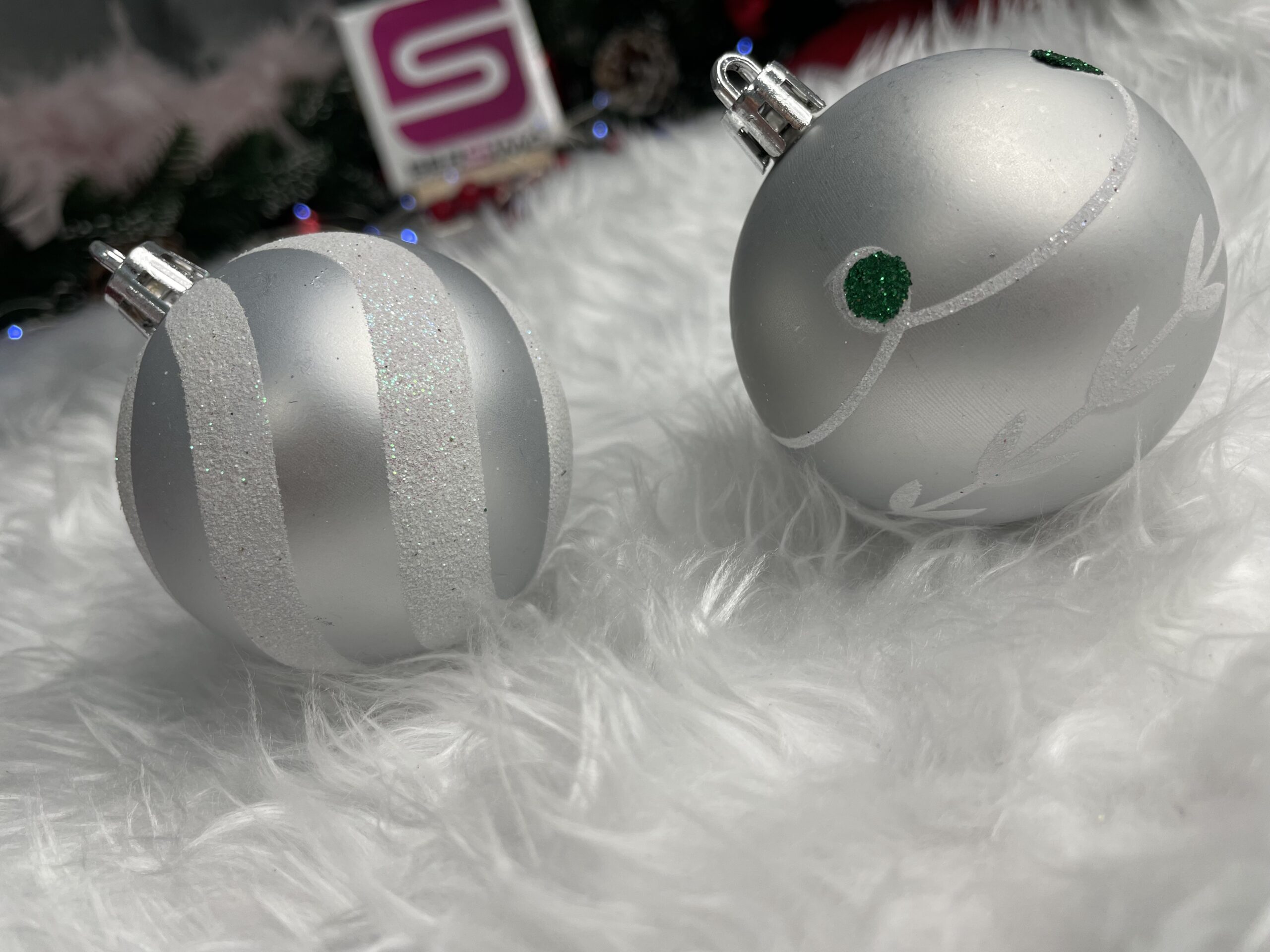 Set globuri de Craciun cu modele de sarbatori, 30 bucati, 6cm, argintiu [16]