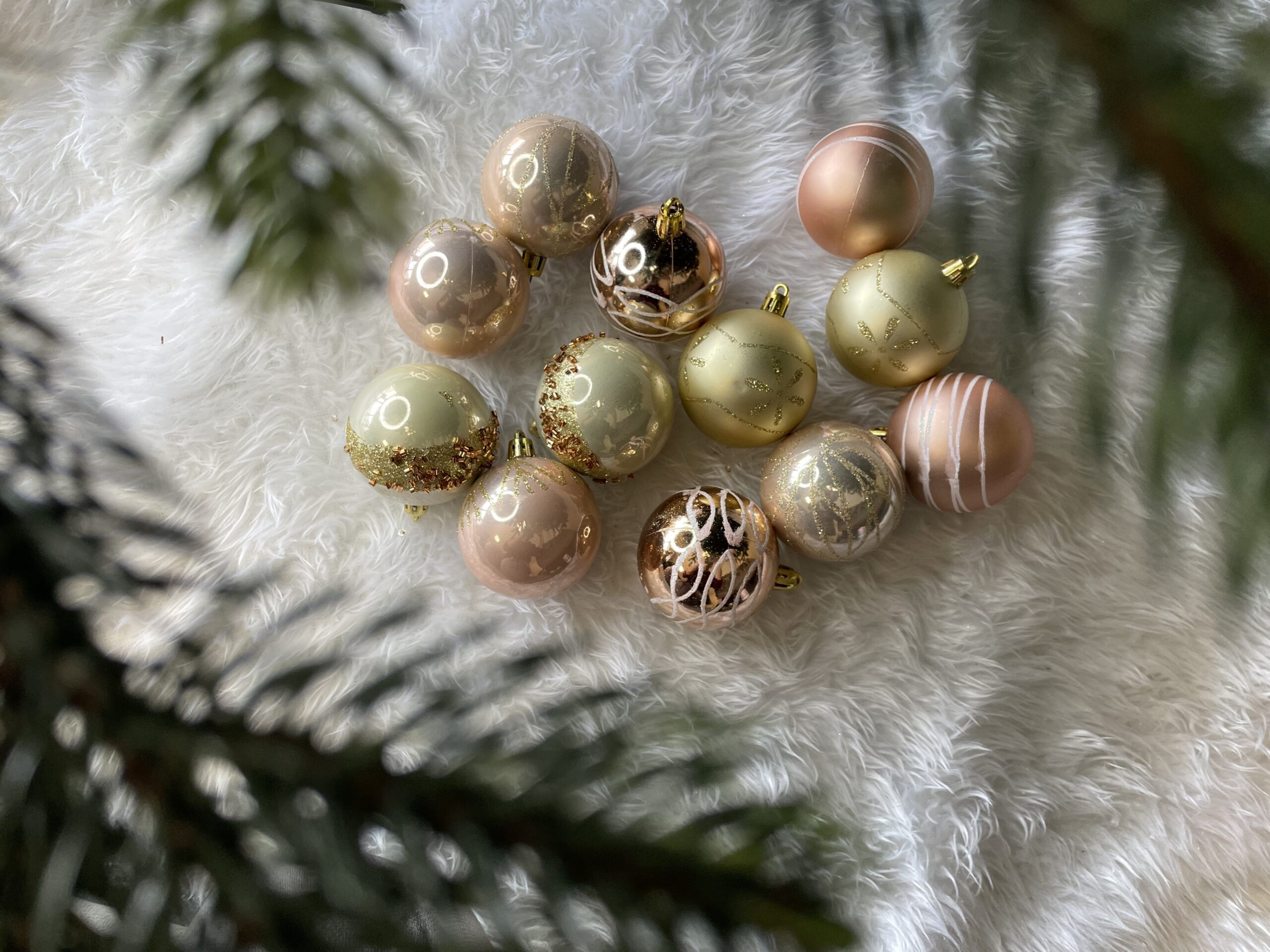 Set globuri de Craciun cu modele de sarbatori, 30 bucati, 6cm, roz si auriu [13]