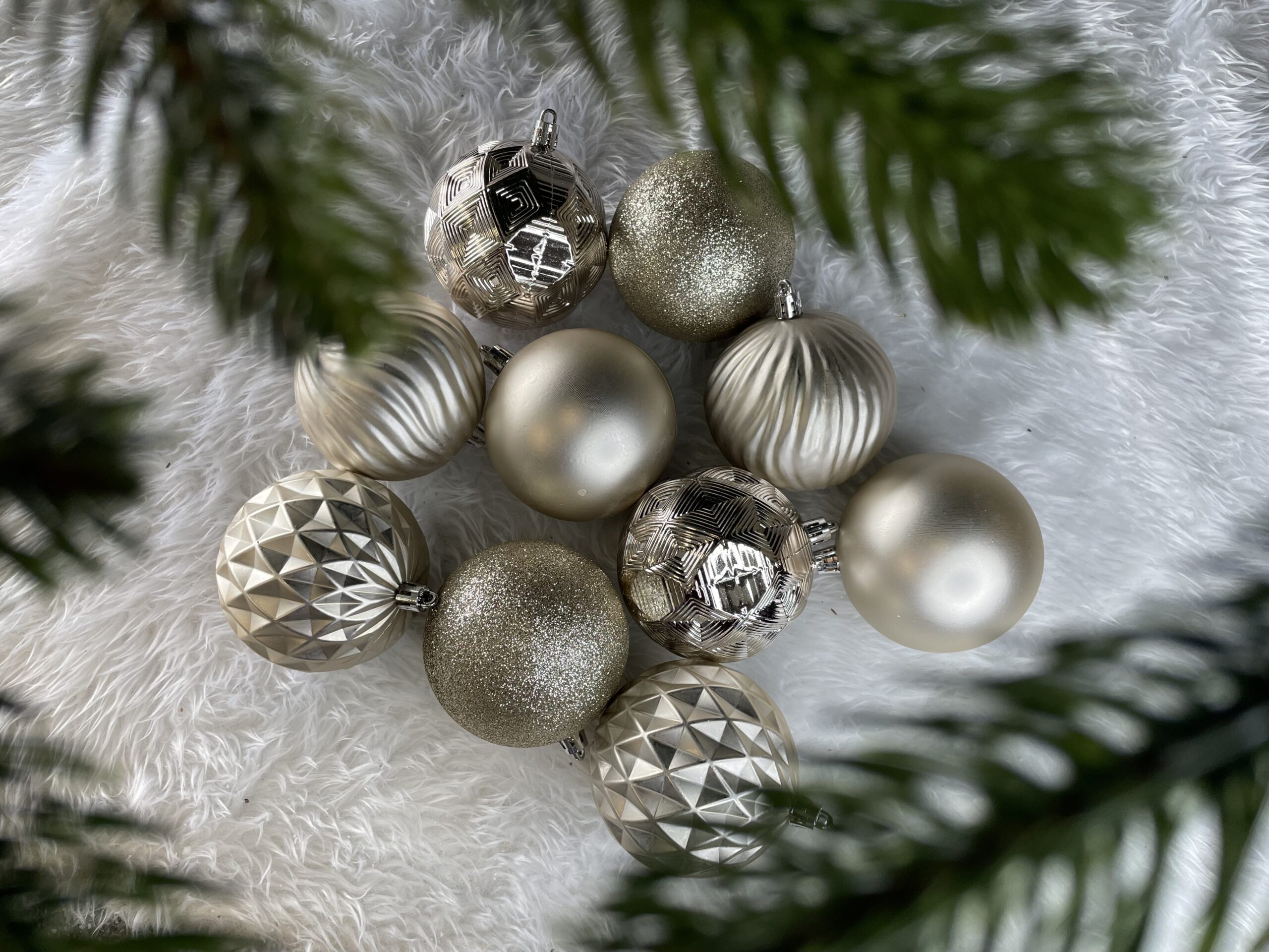 Set globuri de Craciun, 30 bucati, 6 modele, 8cm, auriu [17]