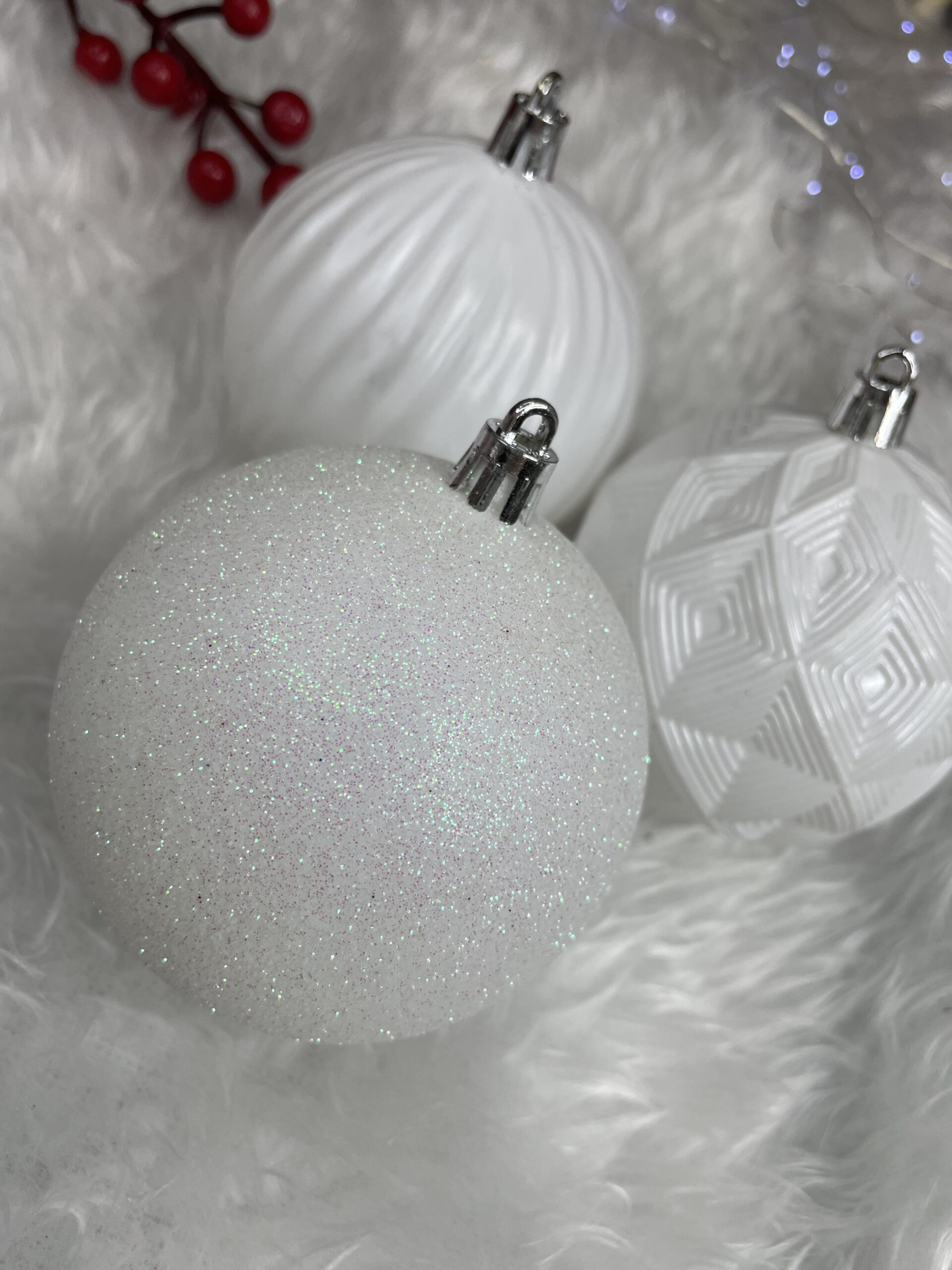 Set globuri de Craciun, 30 bucati, 8cm, 6 modele, alb [22]