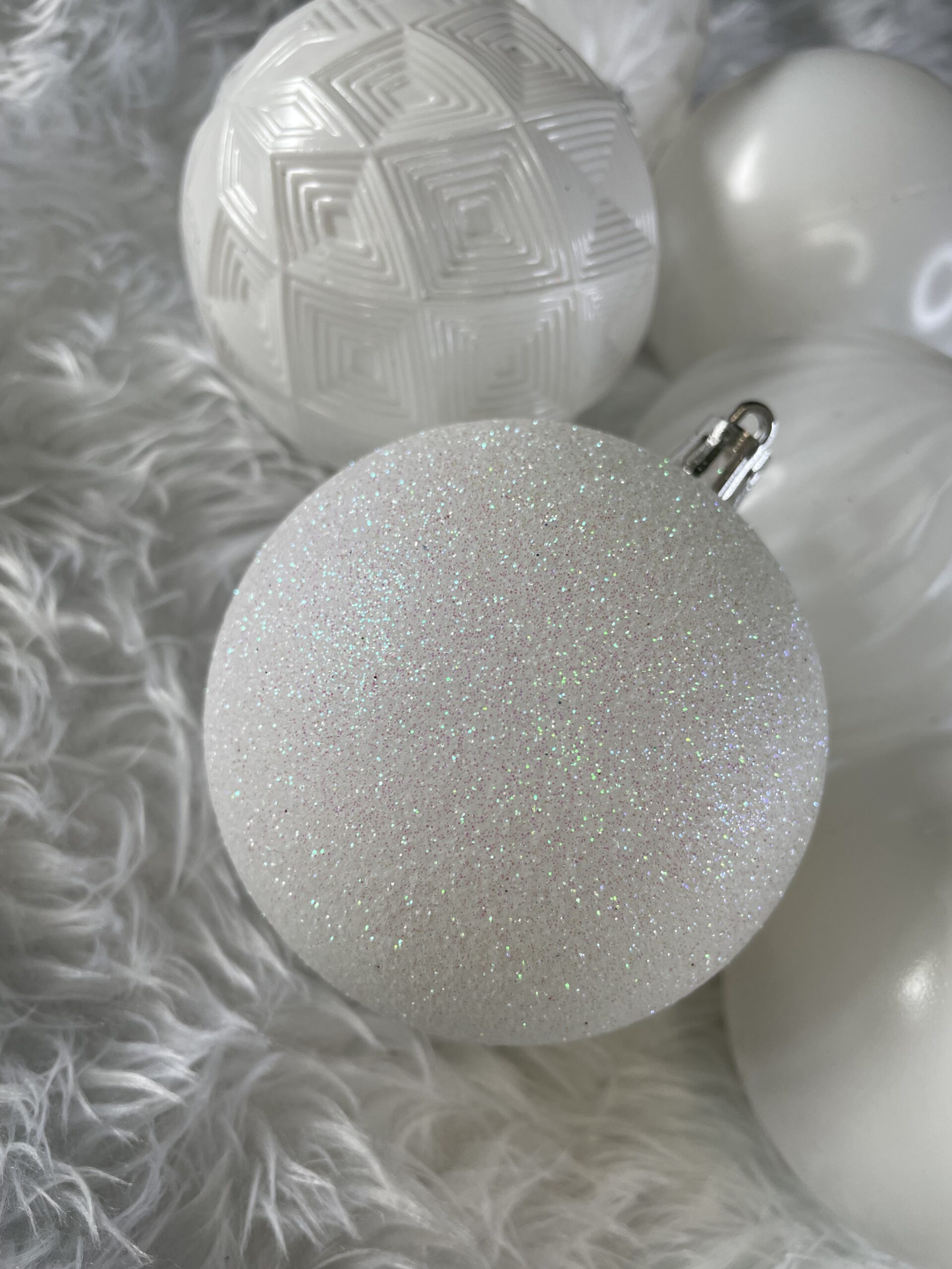 Set globuri de Craciun, 30 bucati, 8cm, 6 modele, alb [24]