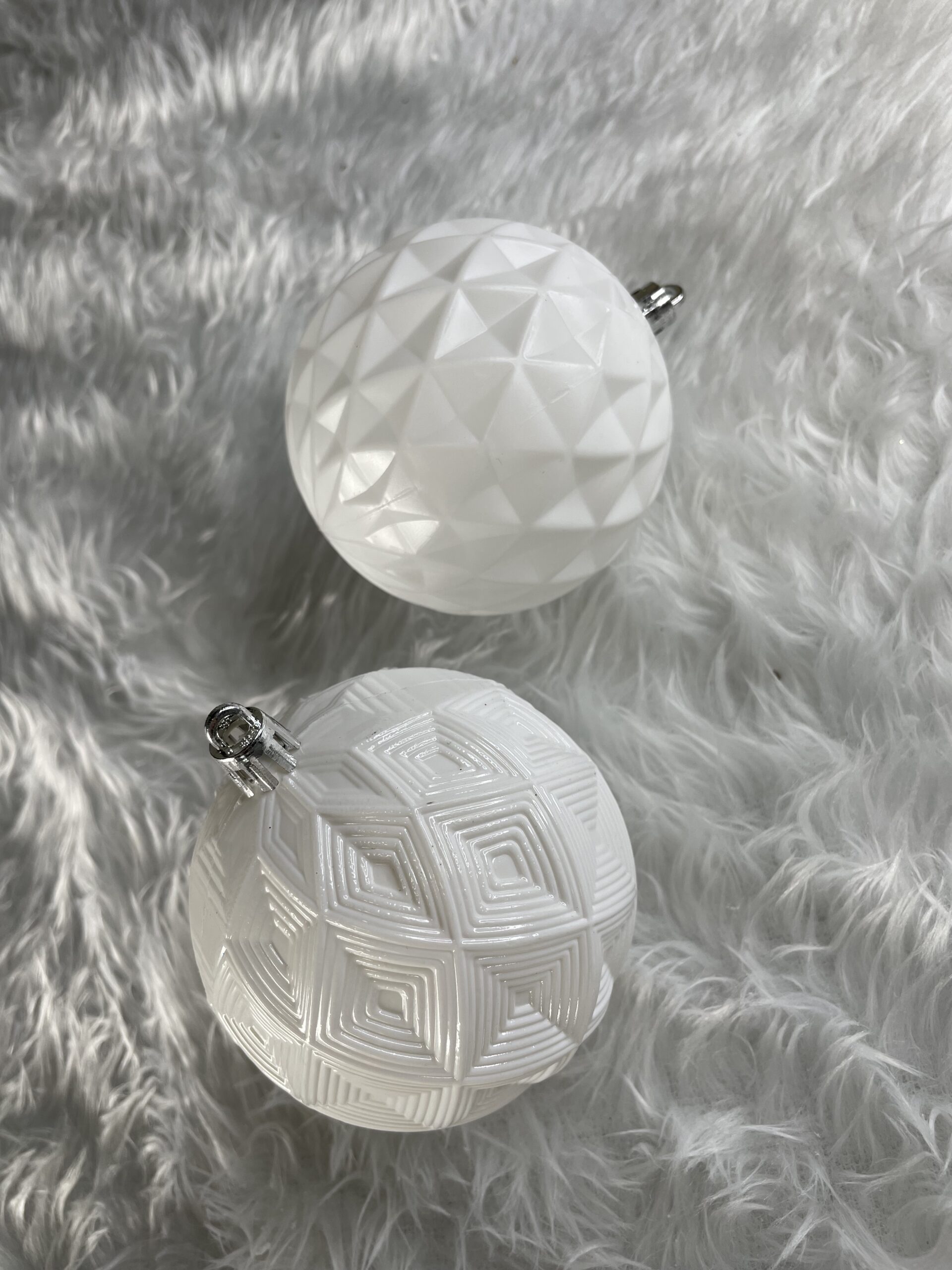 Set globuri de Craciun, 30 bucati, 8cm, 6 modele, alb [25]