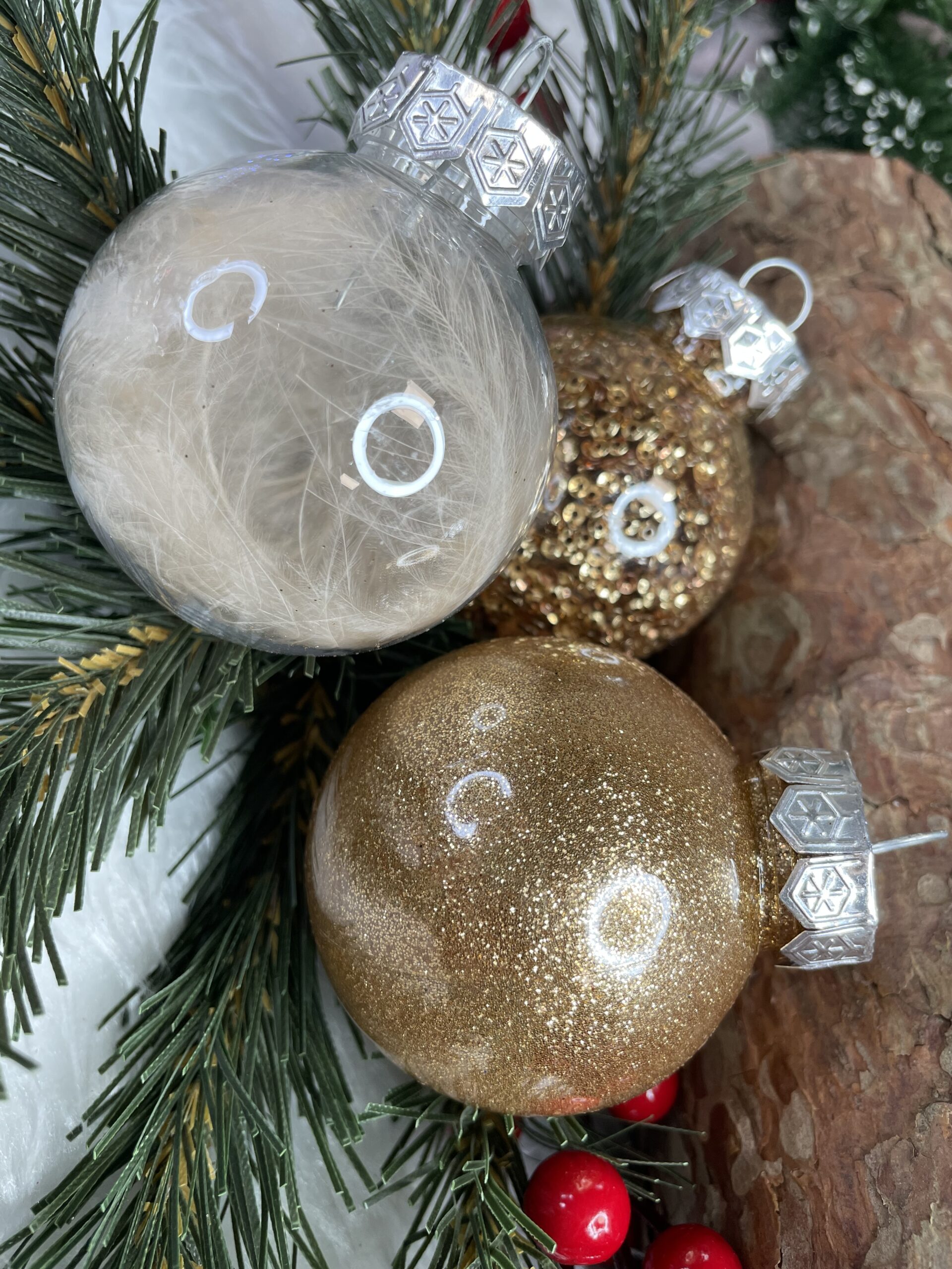 Set globuri de Craciun Inedit, 30 bucati, 6cm, transparente si auriu [16]