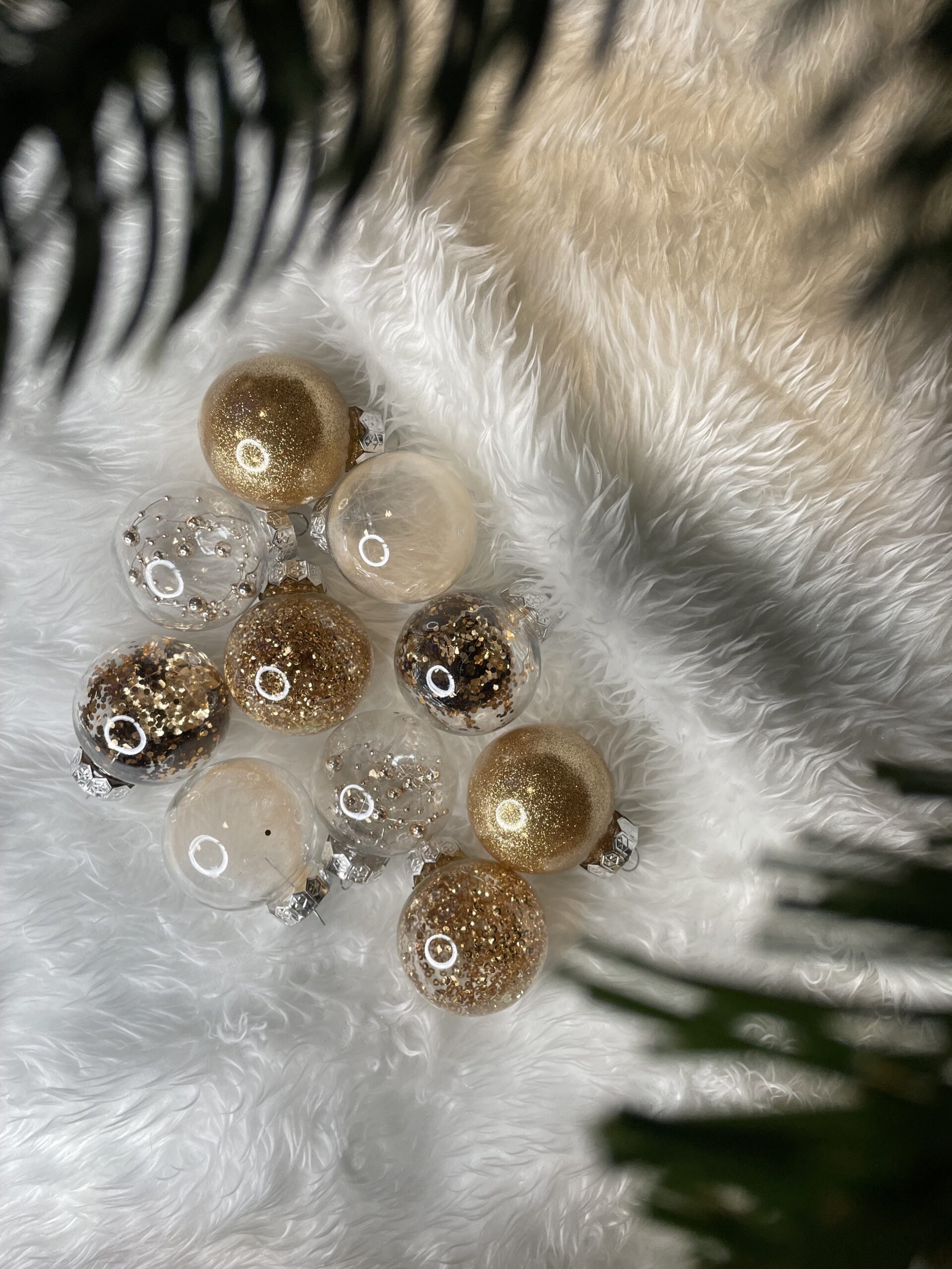 Set globuri de Craciun Inedit, 30 bucati, 6cm, transparente si auriu [28]