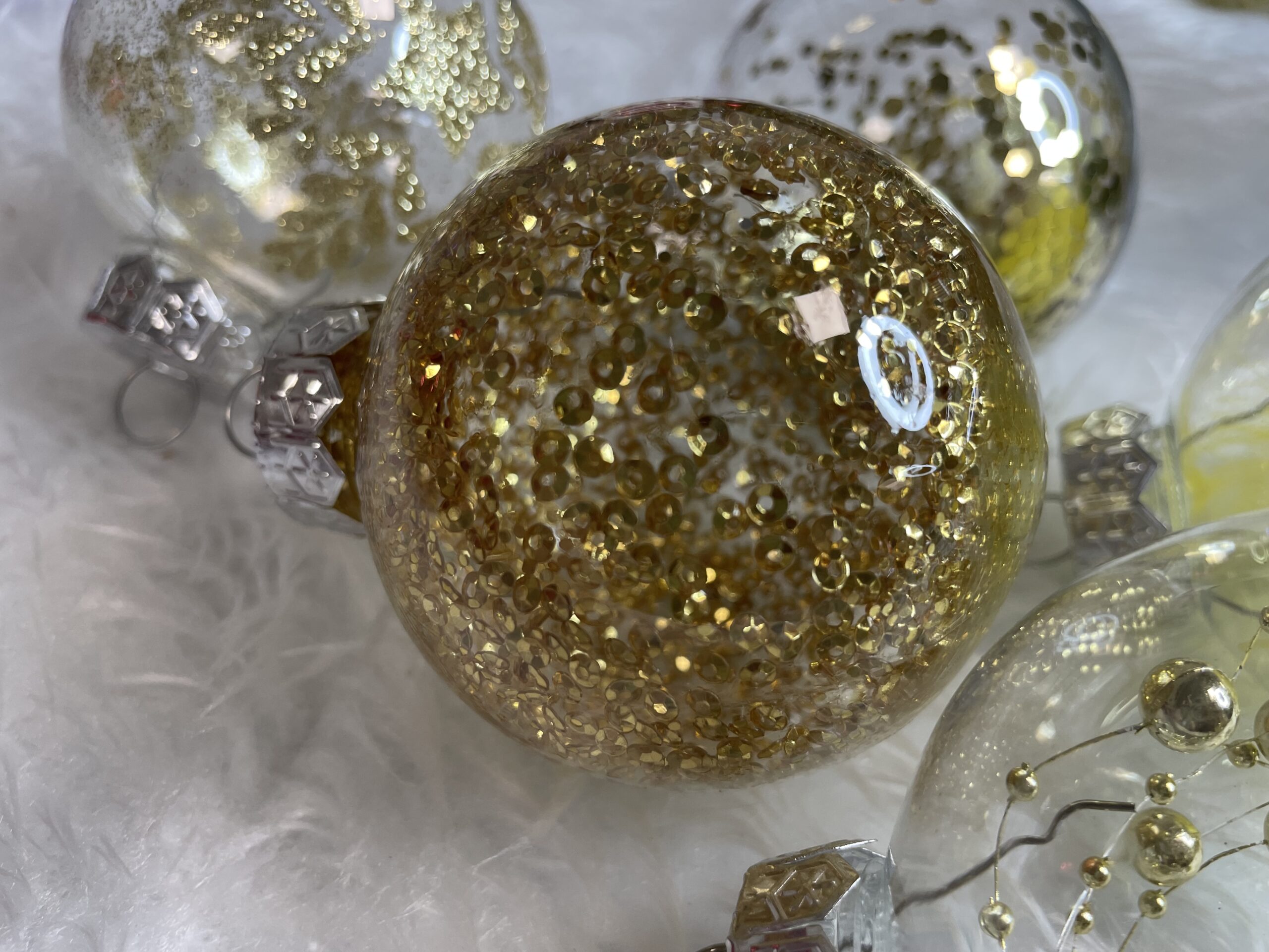 Set globuri de Craciun Inedit, 30 bucati, 7cm, transparente si auriu [20]