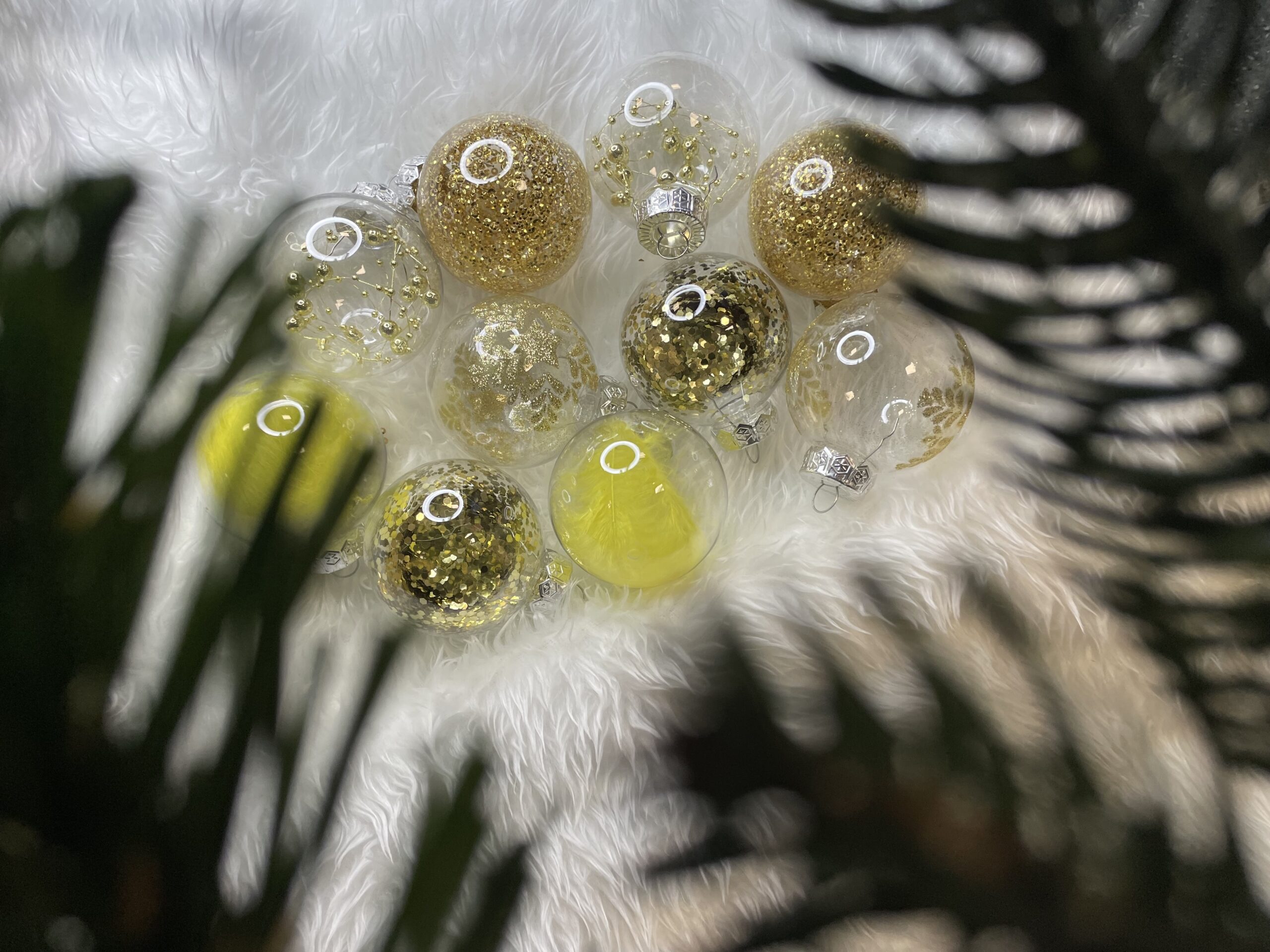 Set globuri de Craciun Inedit, 30 bucati, 7cm, transparente si auriu [36]