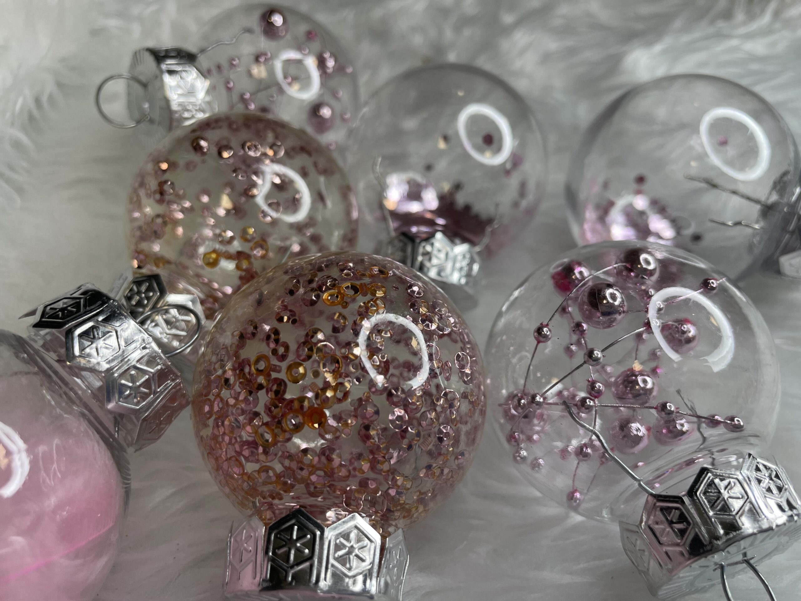 Set globuri de Craciun Inedit, 24 bucati, 5cm, transparente si roz pal [28]