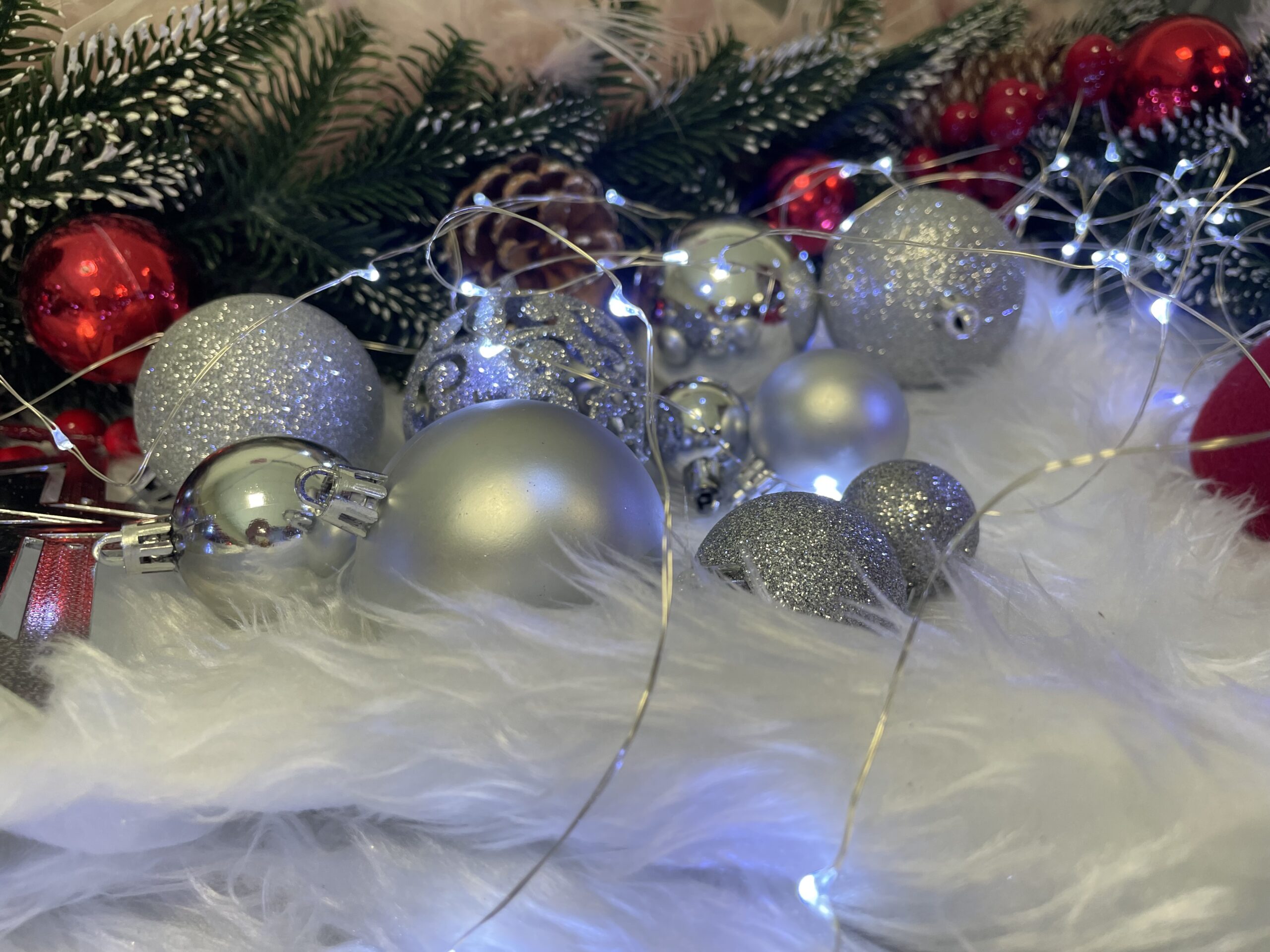 Set globuri si decoratiuni de Craciun, 100 piese, diverse dimensiuni cu stea, argintiu [11]