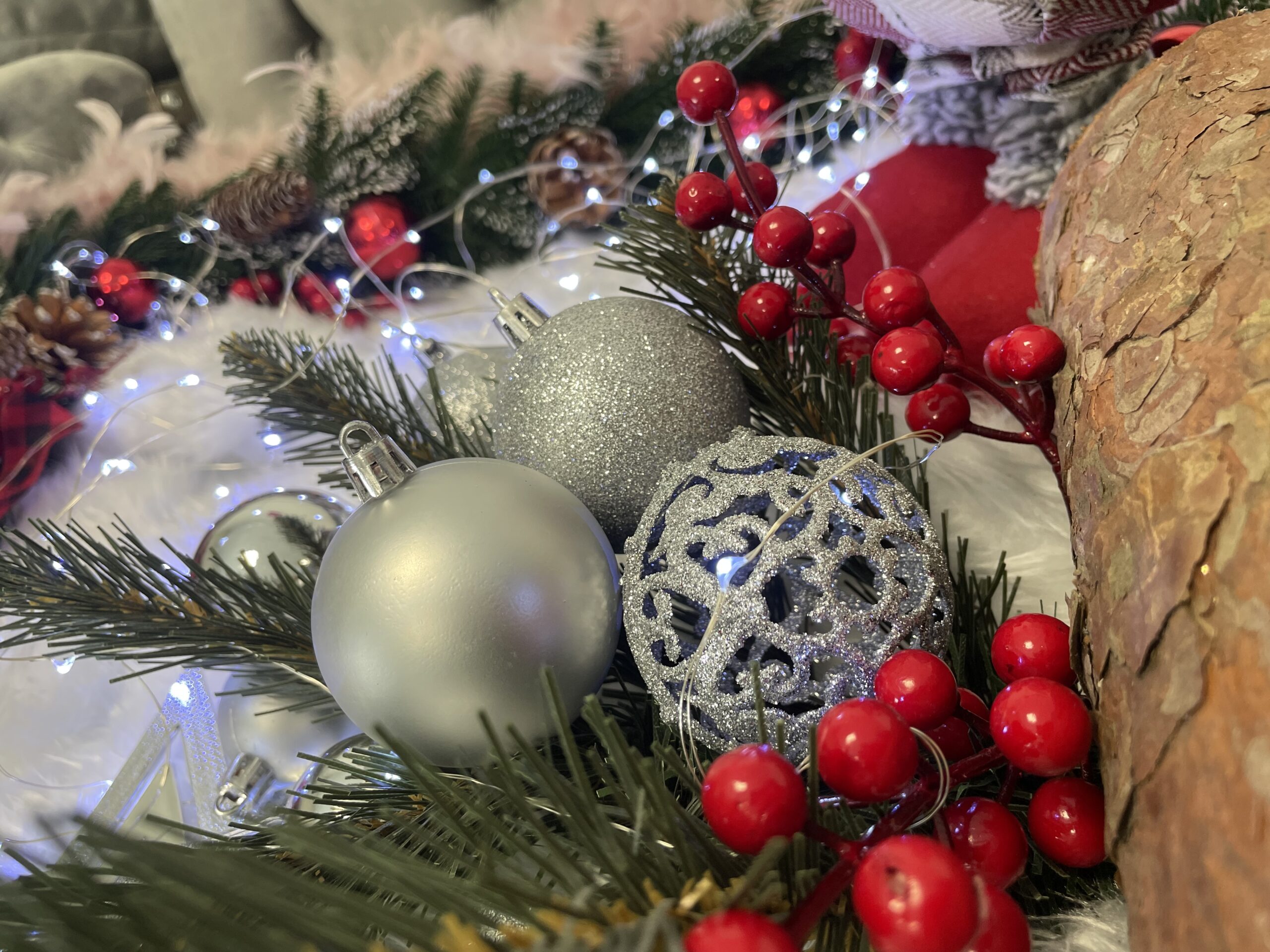 Set globuri si decoratiuni de Craciun, 100 piese, diverse dimensiuni cu stea, argintiu [14]