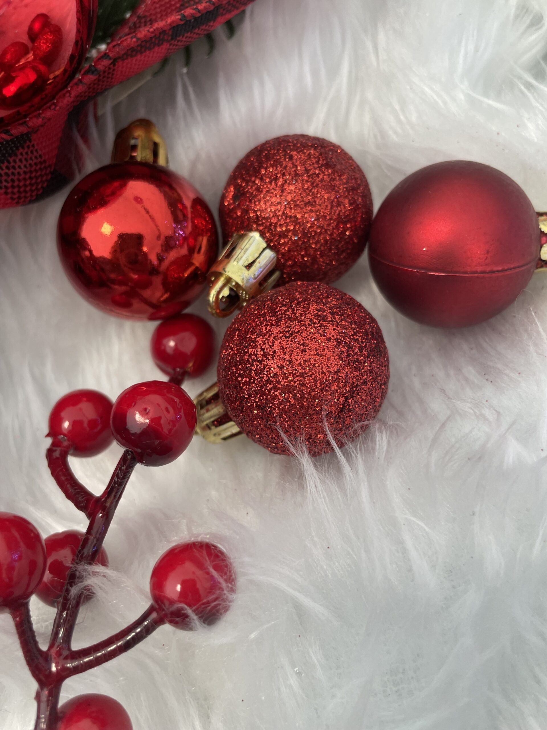 Set globuri de Craciun, 100 bucati, 3-6cm, rosu auriu [19]