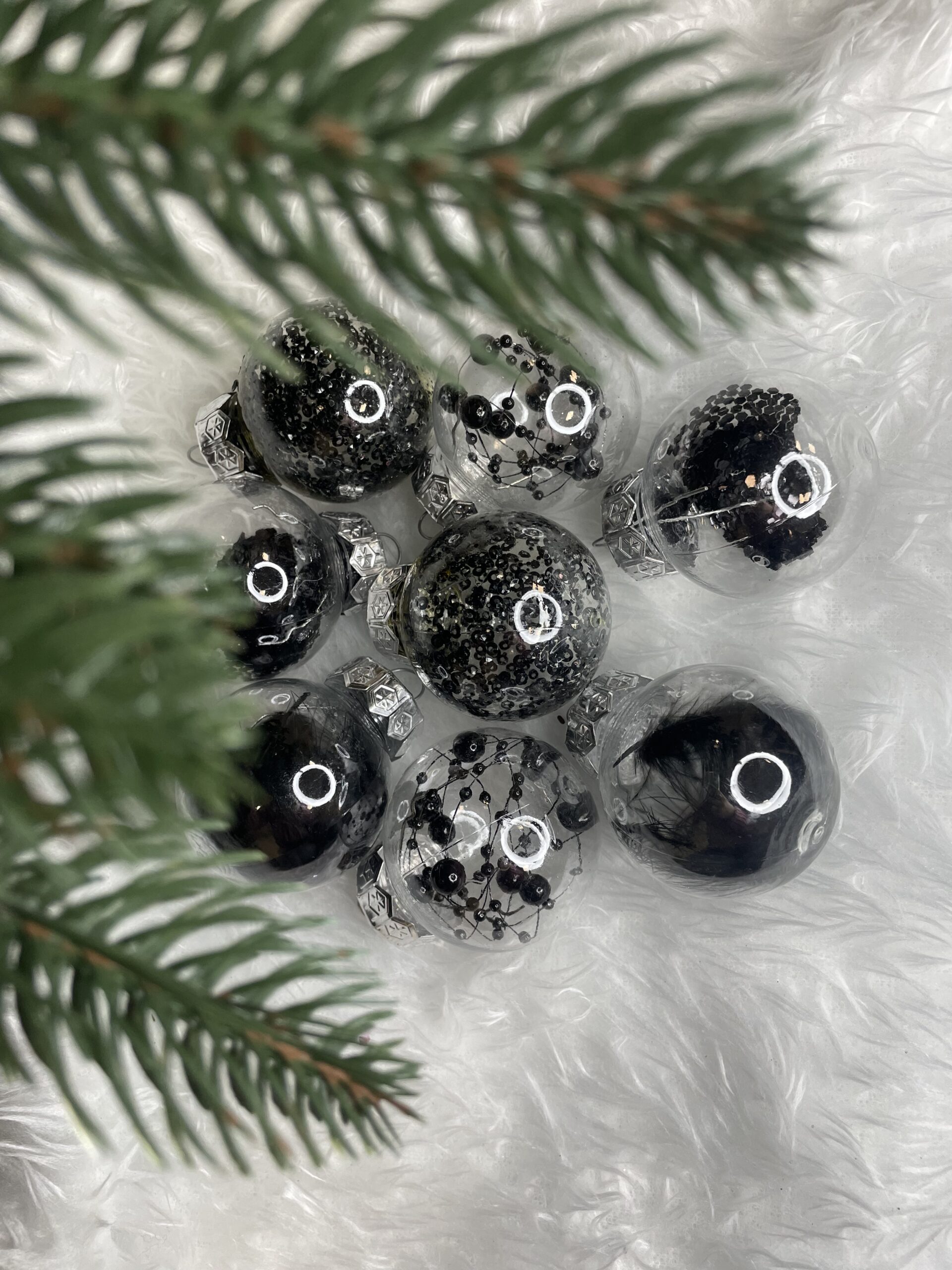Set globuri de Craciun Inedit, 24 bucati, 5cm, transparente cu interior negru [29]