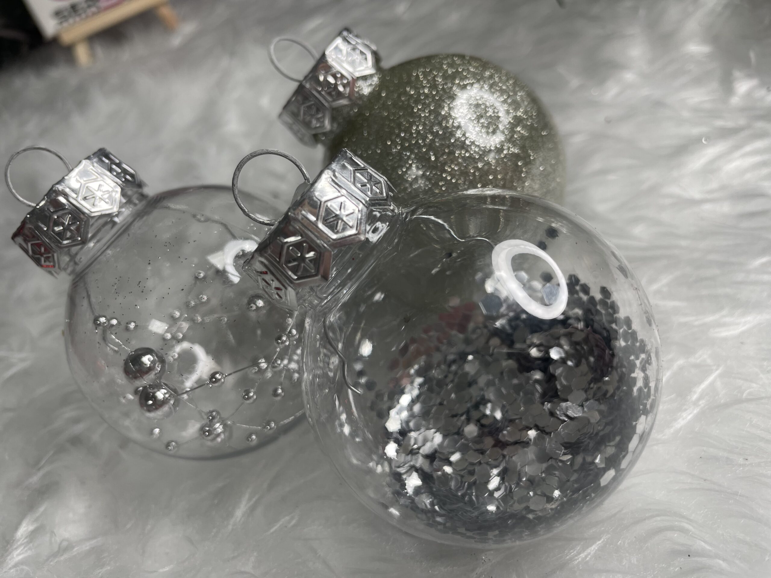 Set globuri de Craciun Inedit, 30 bucati, 6cm, transparente si argintiu [21]