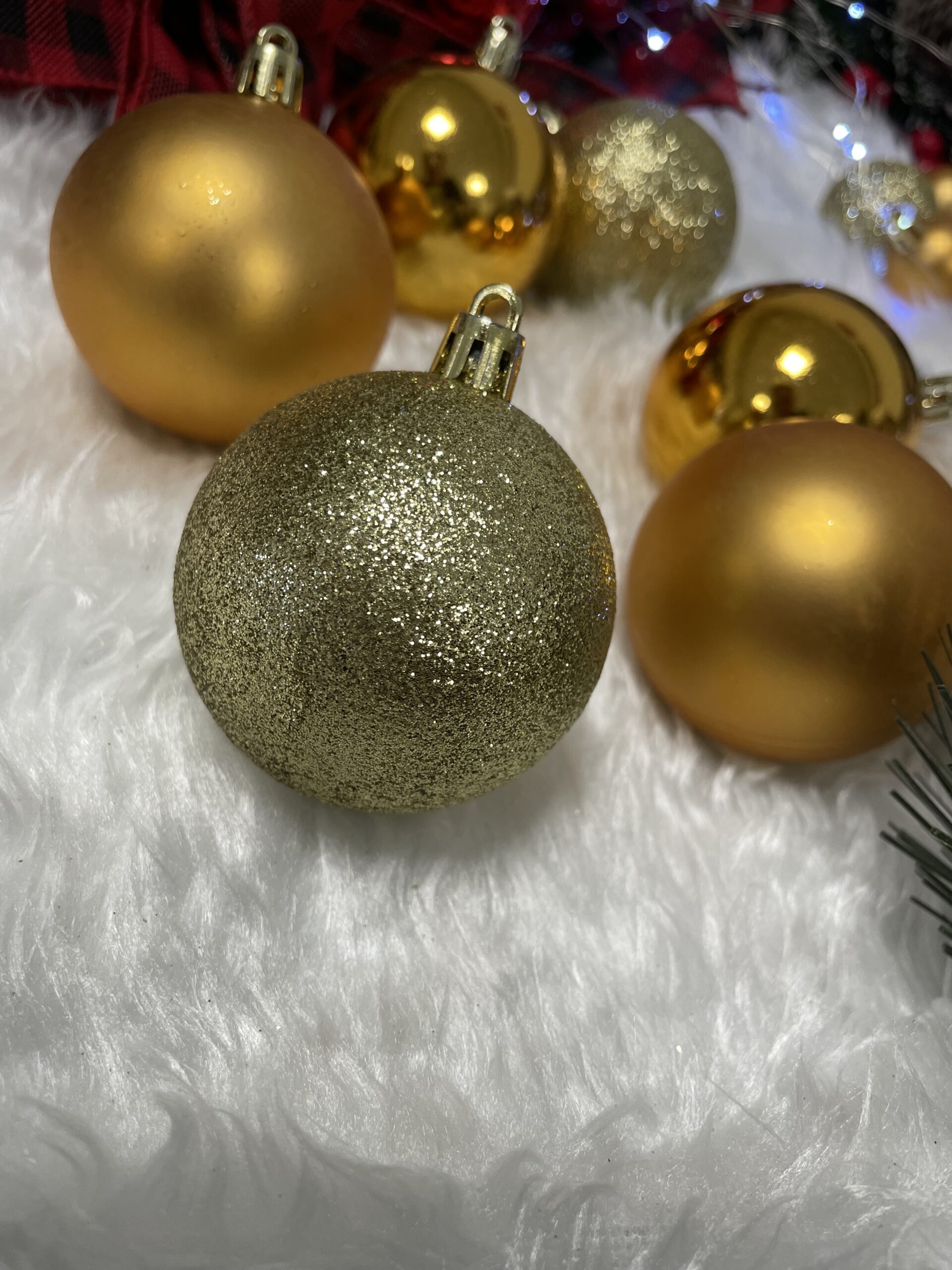 Set globuri si decoratiuni de Craciun, 100 piese, diverse dimensiuni cu stea, auriu [12]