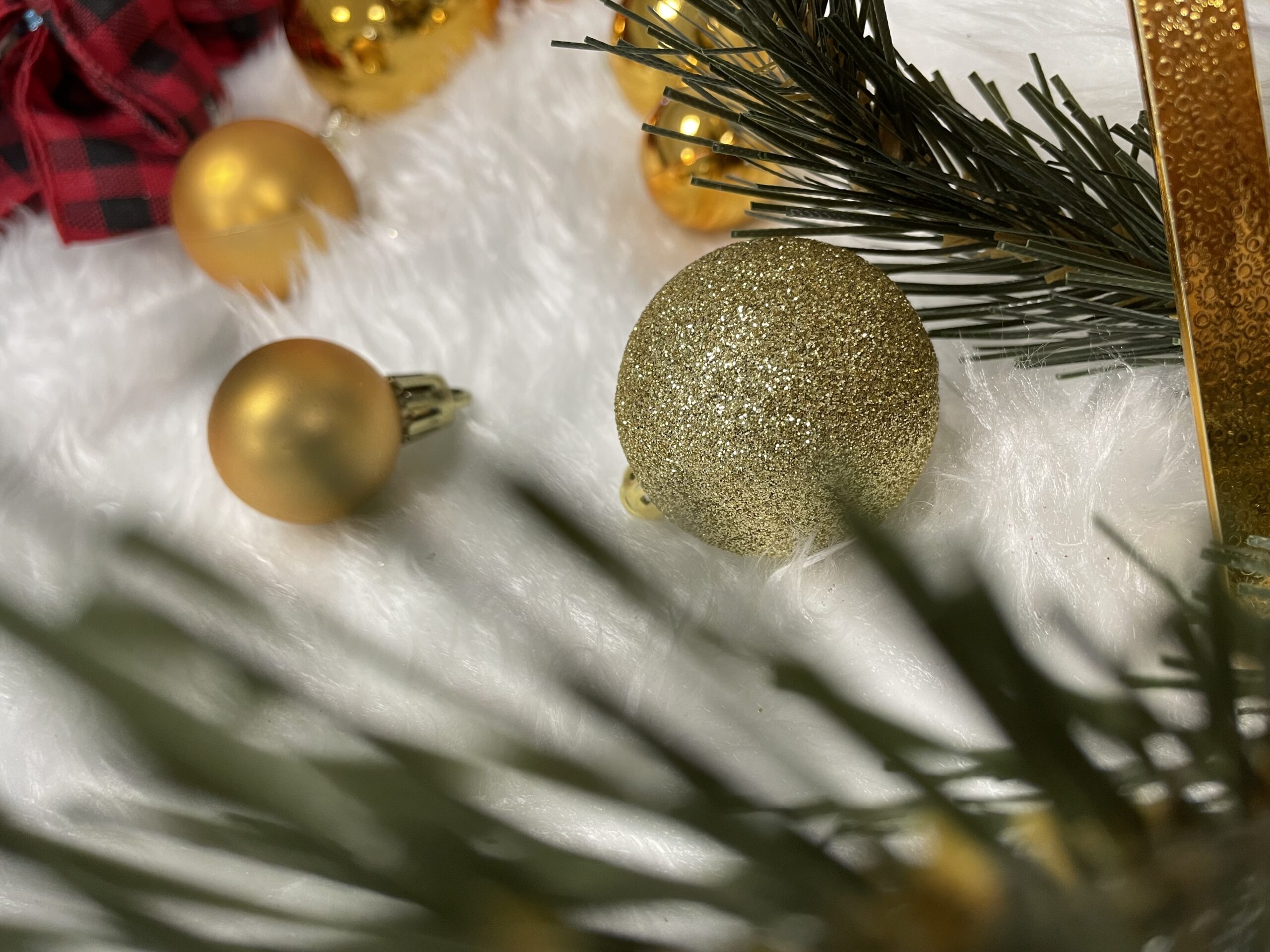 Set globuri si decoratiuni de Craciun, 100 piese, diverse dimensiuni cu stea, auriu [15]