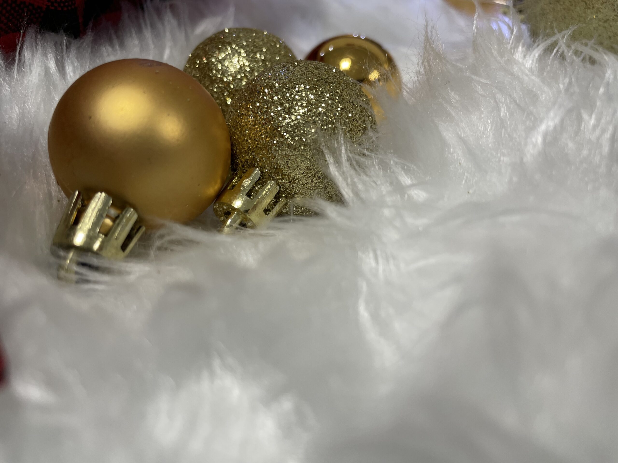 Set globuri si decoratiuni de Craciun, 100 piese, diverse dimensiuni cu stea, auriu [20]