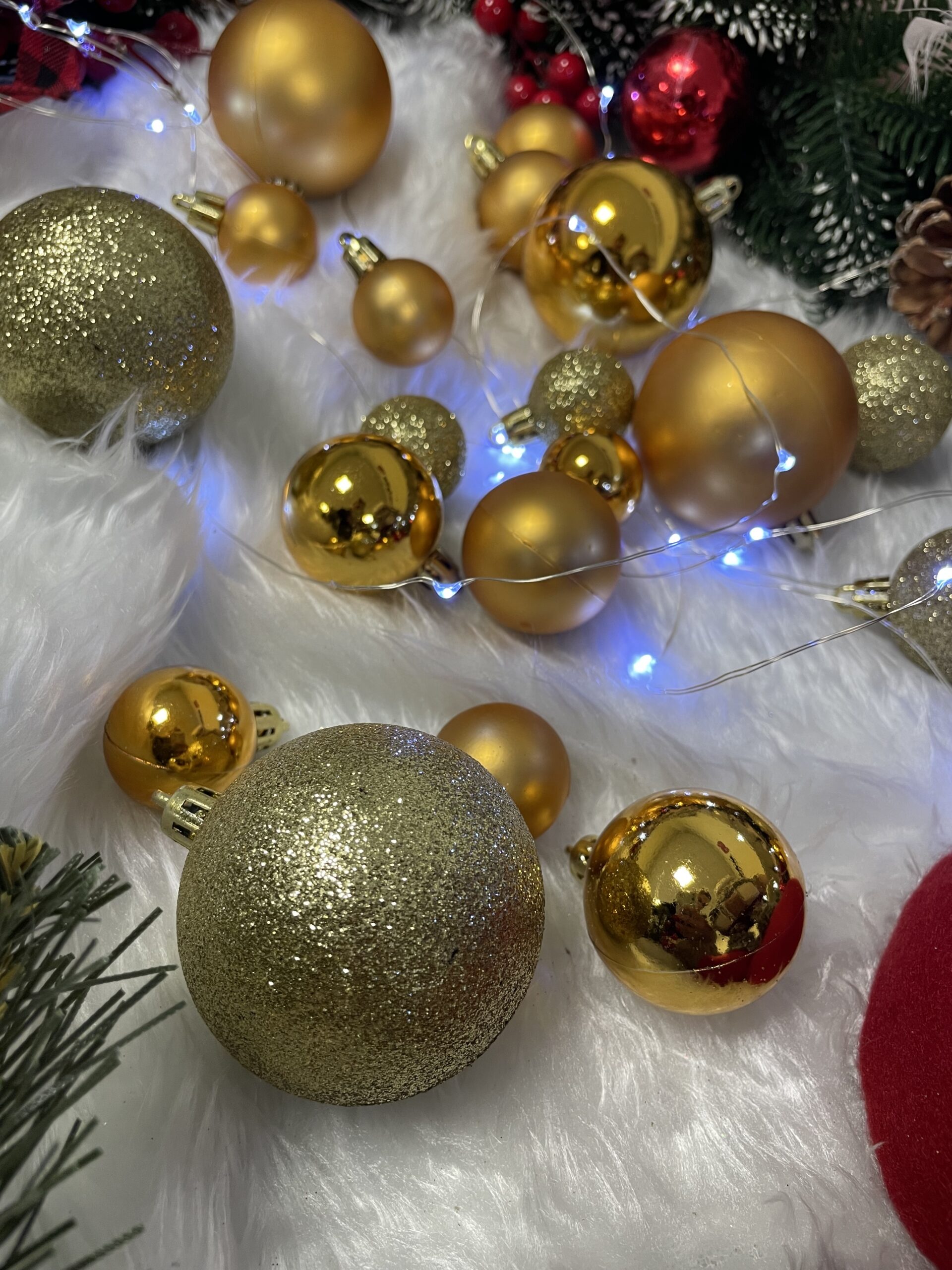 Set globuri si decoratiuni de Craciun, 100 piese, diverse dimensiuni cu stea, auriu [22]