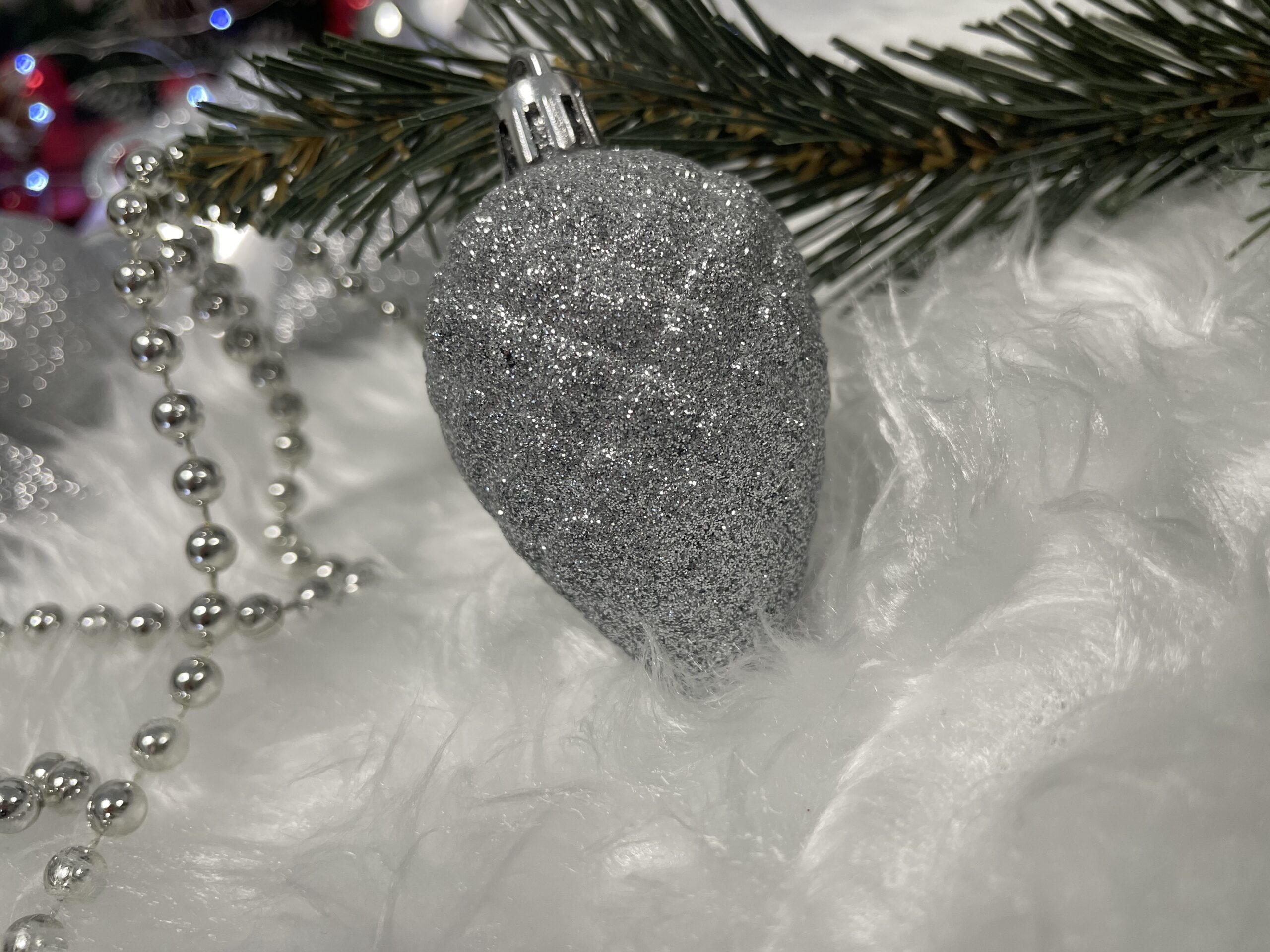 Set globuri si decoratiuni de Craciun, 51 piese, diverse dimensiuni, argintiu [14]