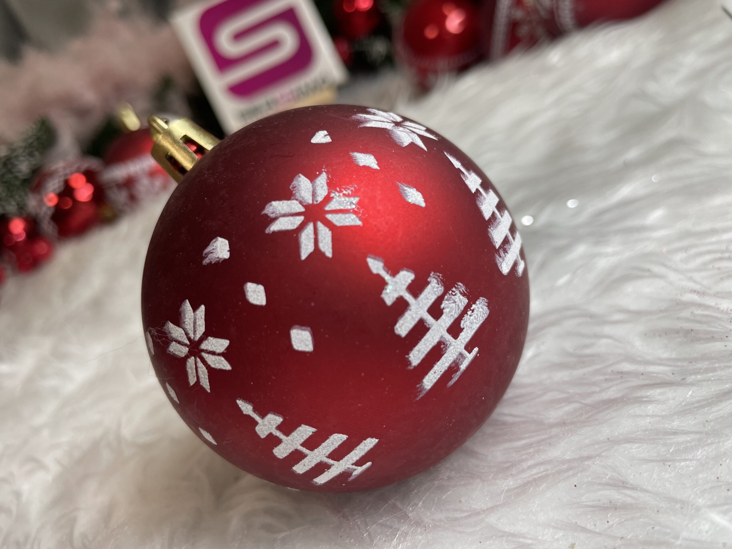 Set globuri de Craciun cu modele de sarbatori, 30 bucati, 7cm, alb rosu [13]