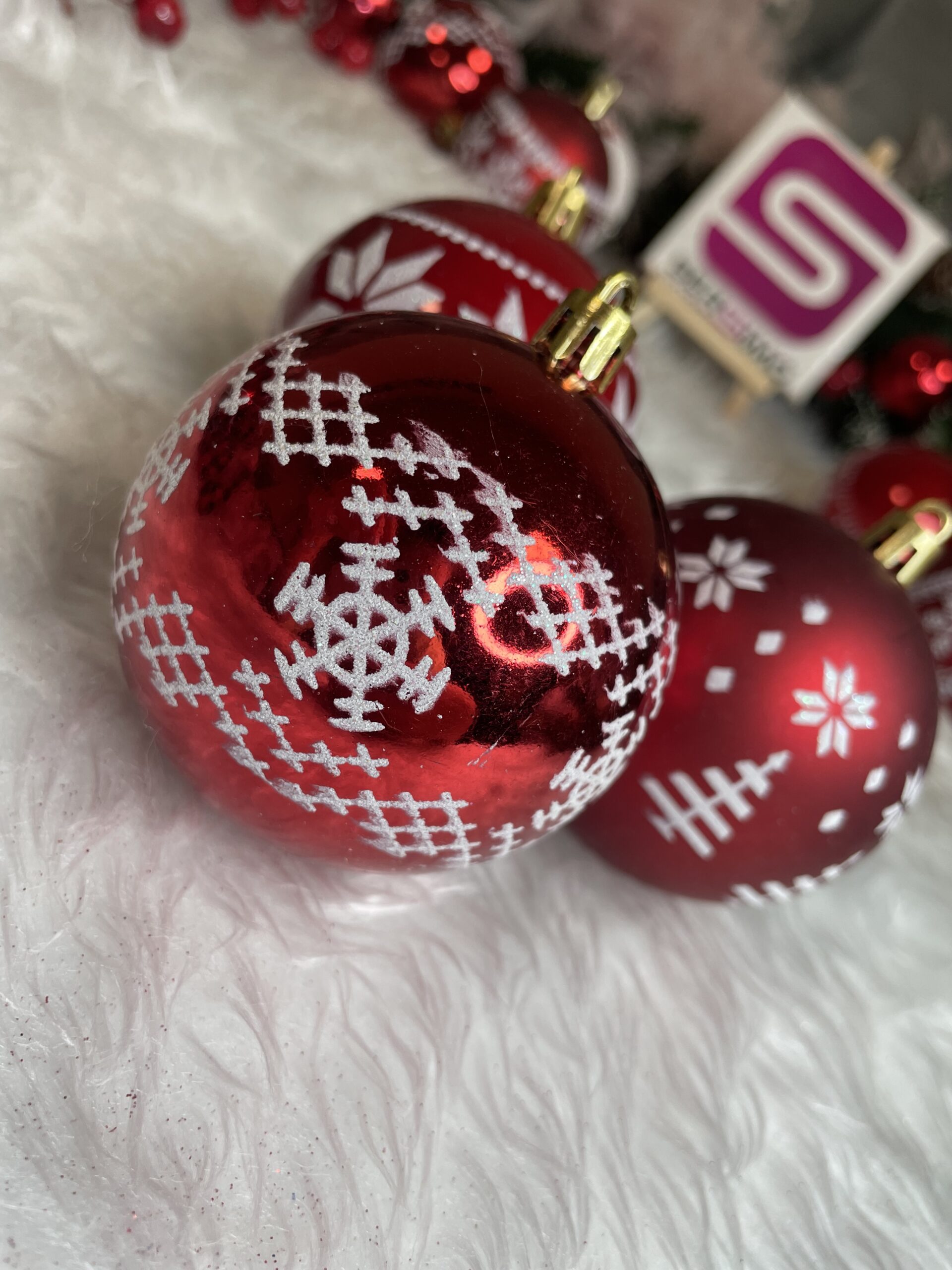 Set globuri de Craciun cu modele de sarbatori, 30 bucati, 7cm, alb rosu [18]