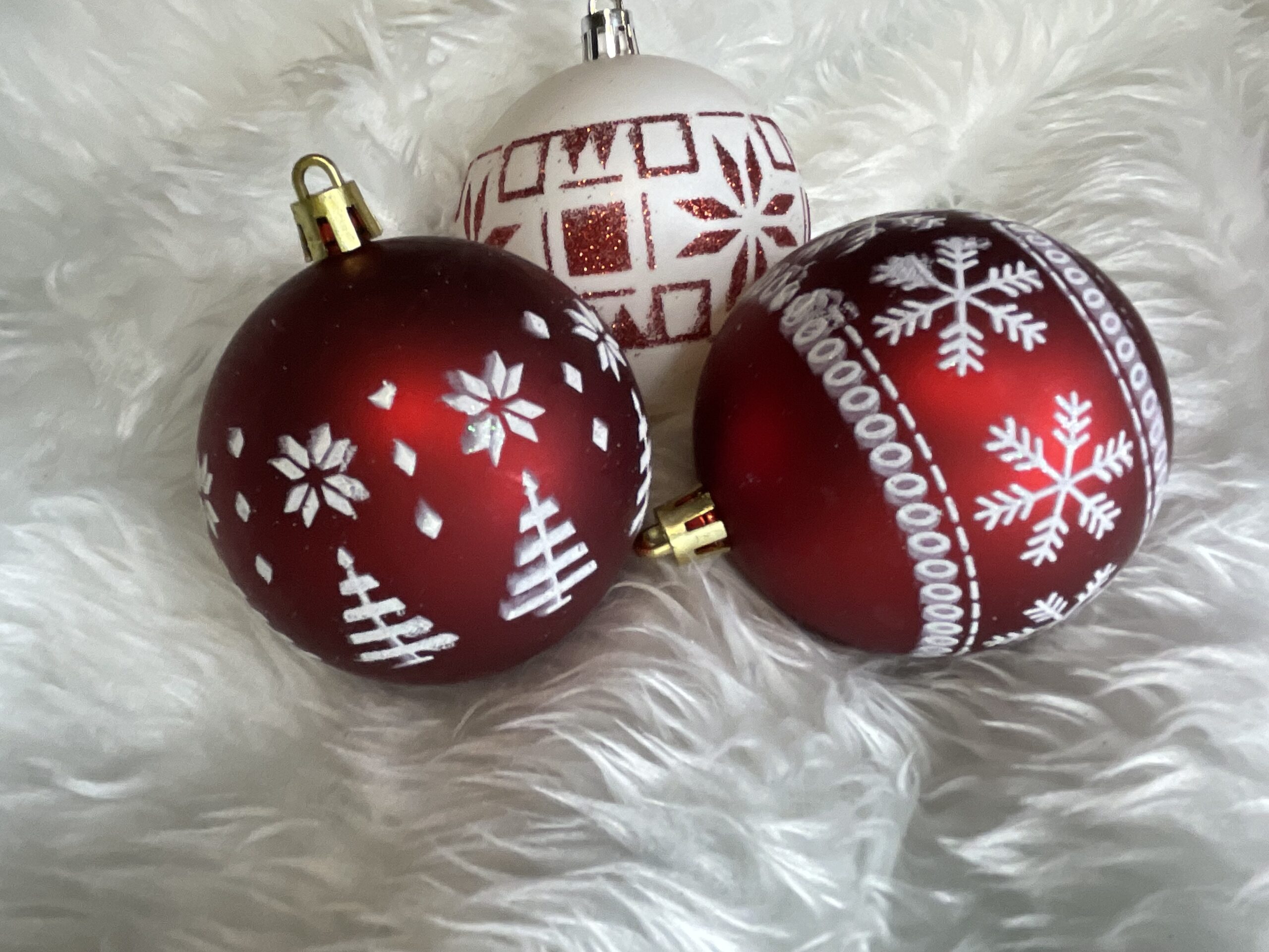 Set globuri de Craciun cu modele de sarbatori, 30 bucati, 7cm, alb rosu [25]