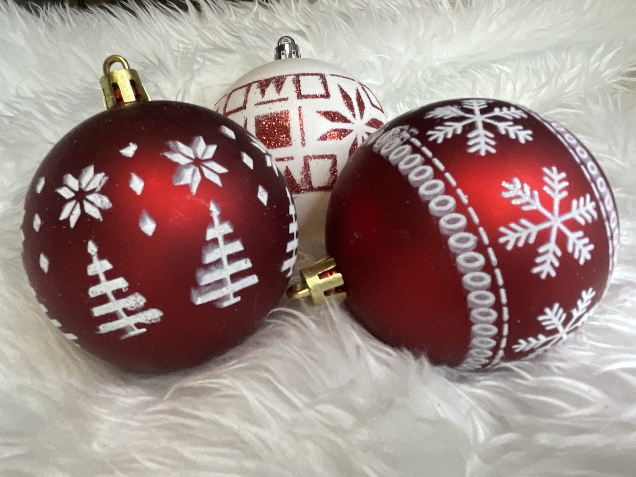 Set globuri de Craciun cu modele de sarbatori, 30 bucati, 7cm, alb rosu [26]