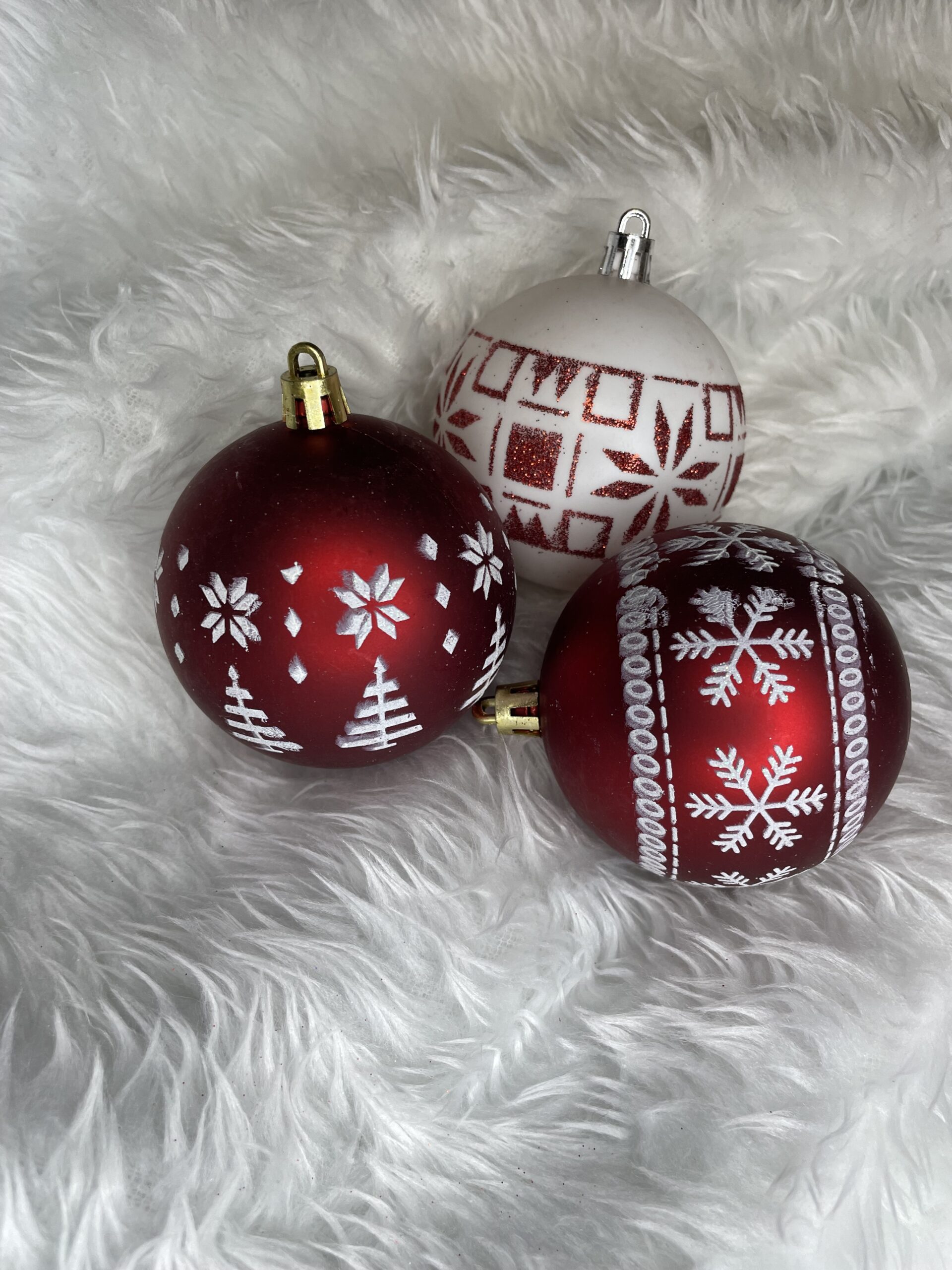 Set globuri de Craciun cu modele de sarbatori, 30 bucati, 7cm, alb rosu [27]