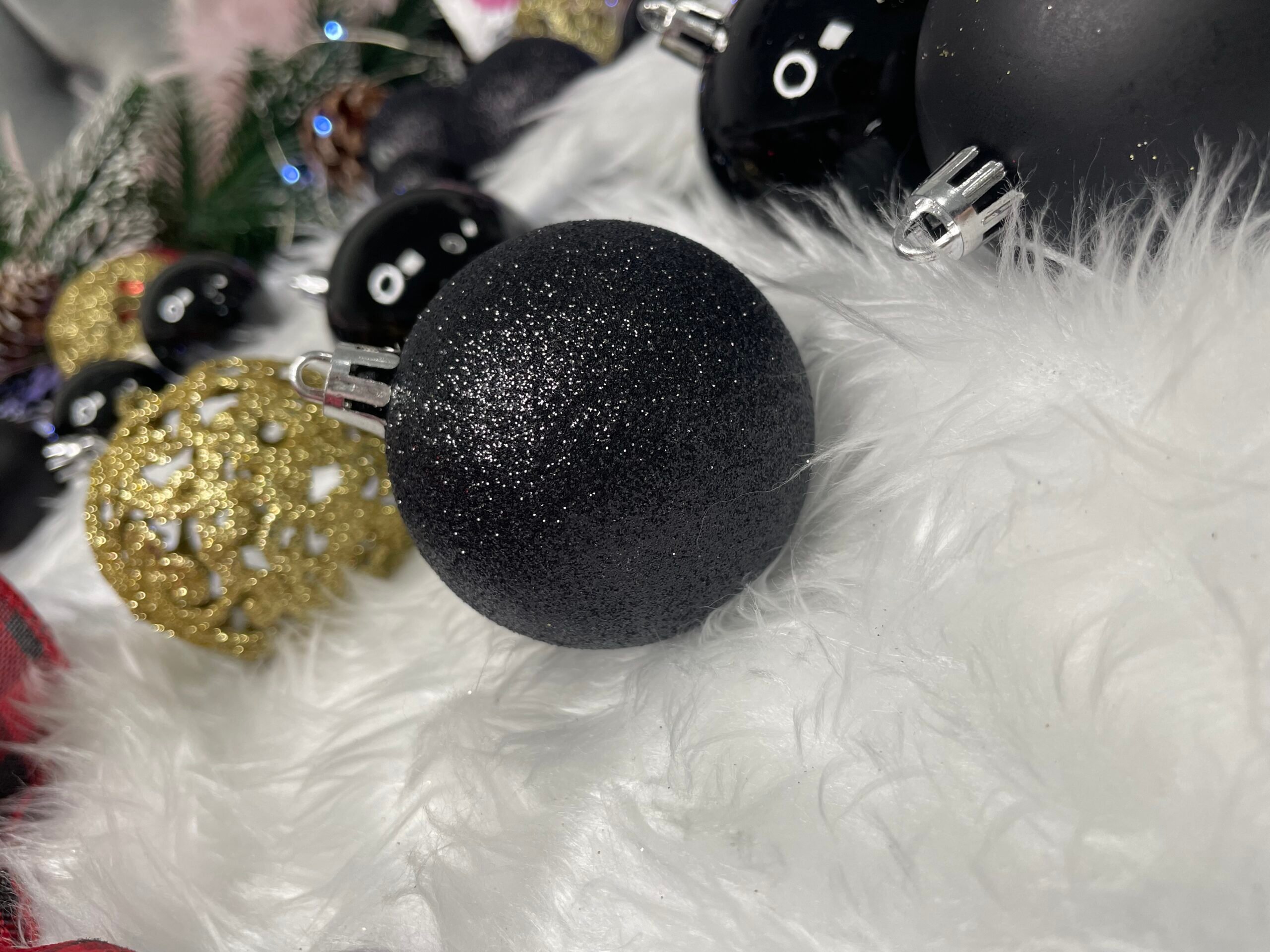 Set globuri de Craciun, 100 bucati, 3-6cm, negru auriu [13]