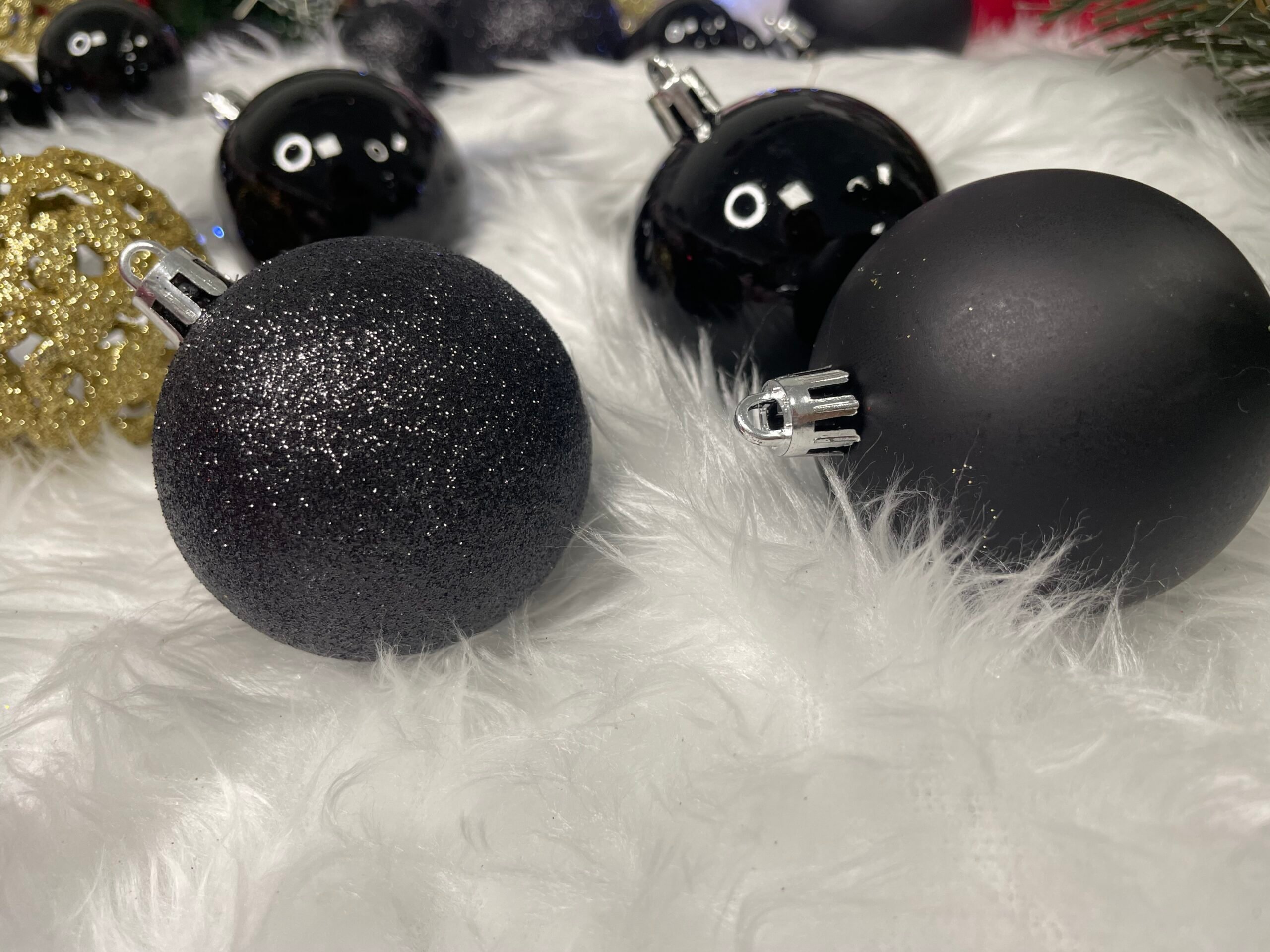 Set globuri de Craciun, 100 bucati, 3-6cm, negru auriu [15]