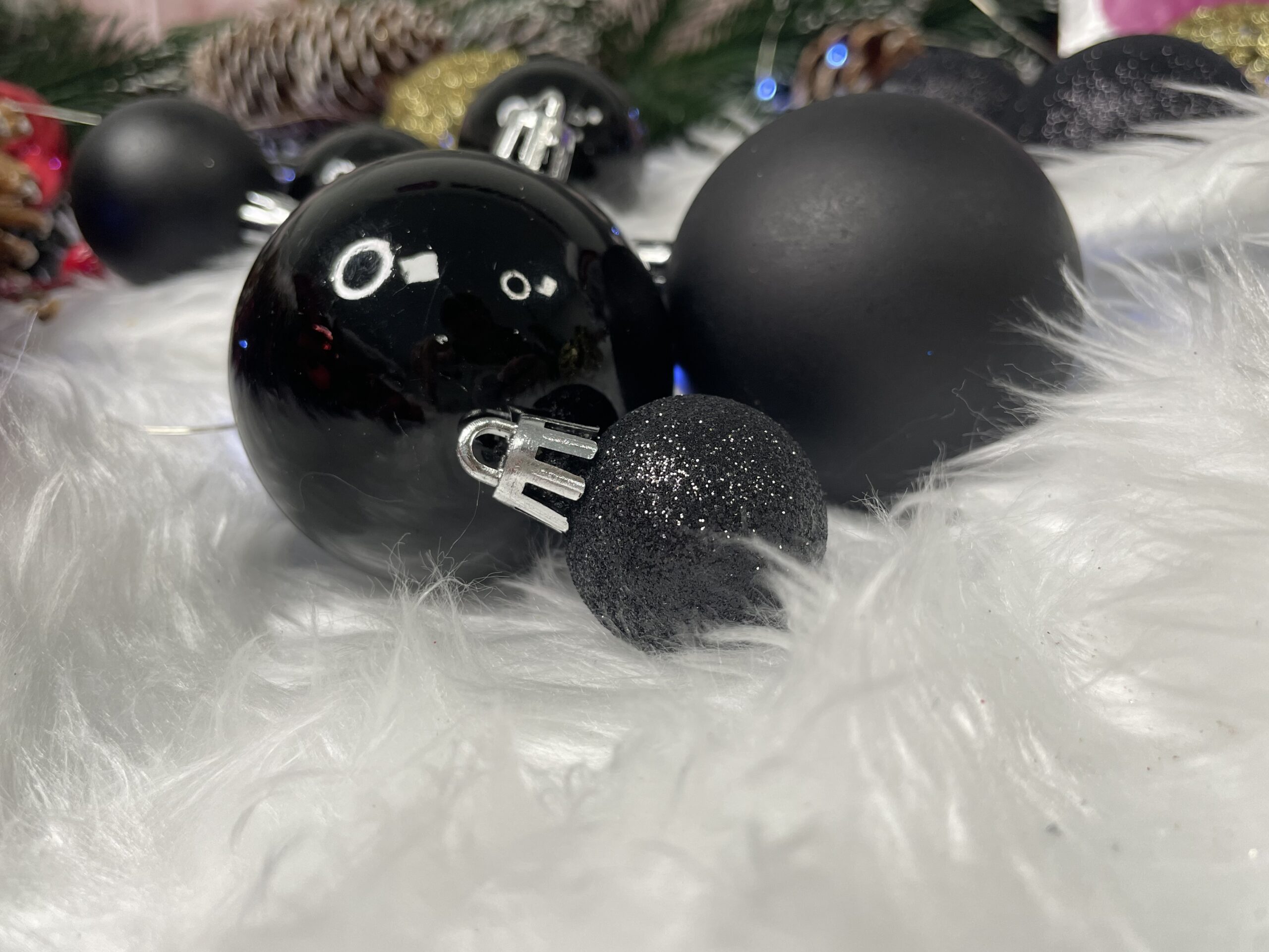 Set globuri de Craciun, 100 bucati, 3-6cm, negru auriu [19]