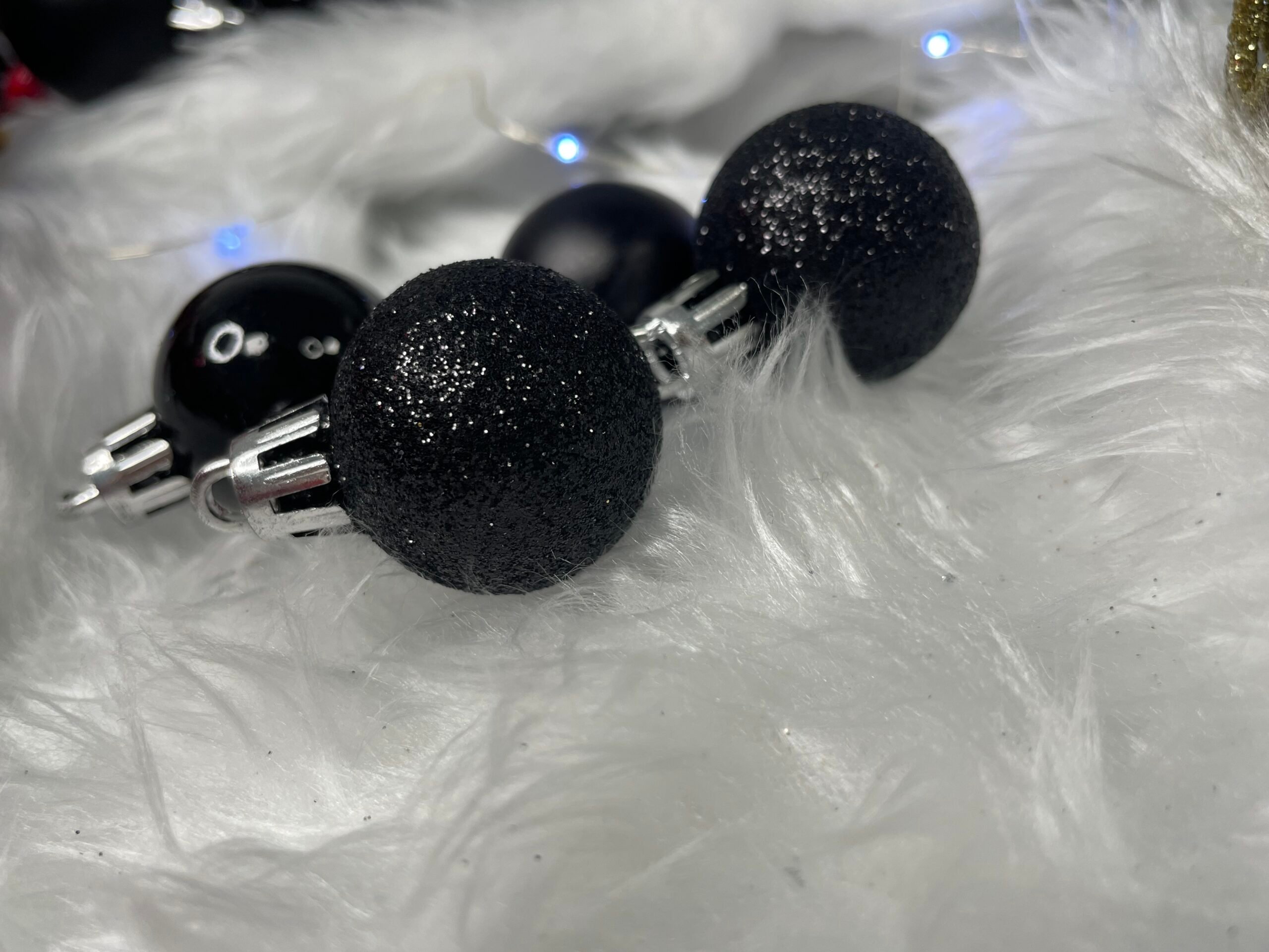 Set globuri de Craciun, 100 bucati, 3-6cm, negru auriu [22]