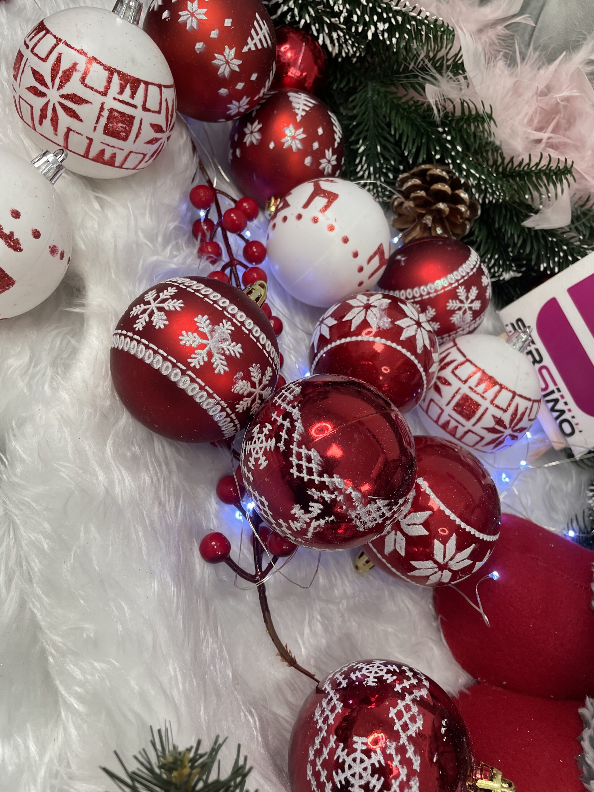 Set globuri de Craciun cu modele de sarbatori, 30 bucati, 5cm, alb rosu [11]