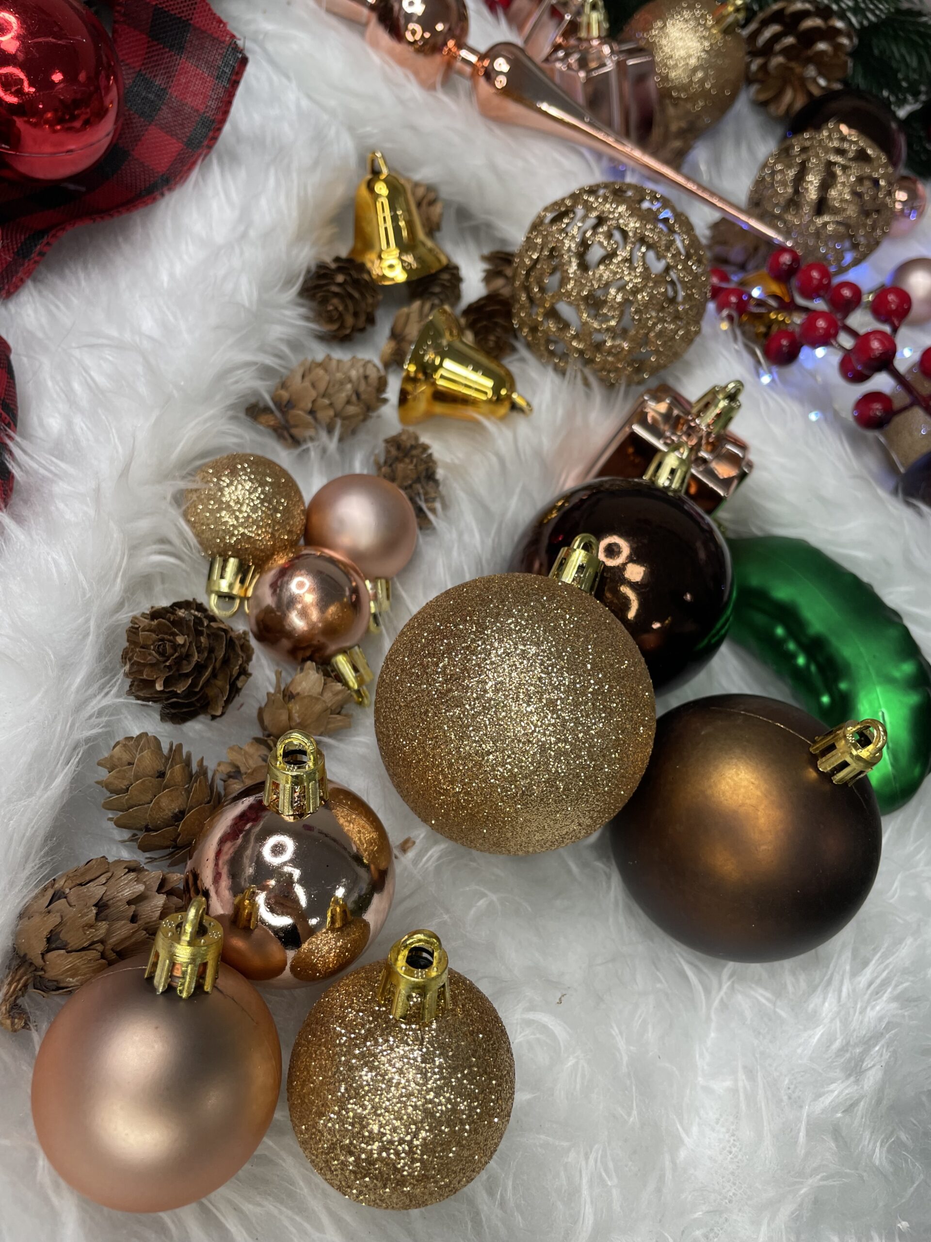 Set globuri si decoratiuni de Craciun, 101 piese, diverse dimensiuni, roz auriu [25]