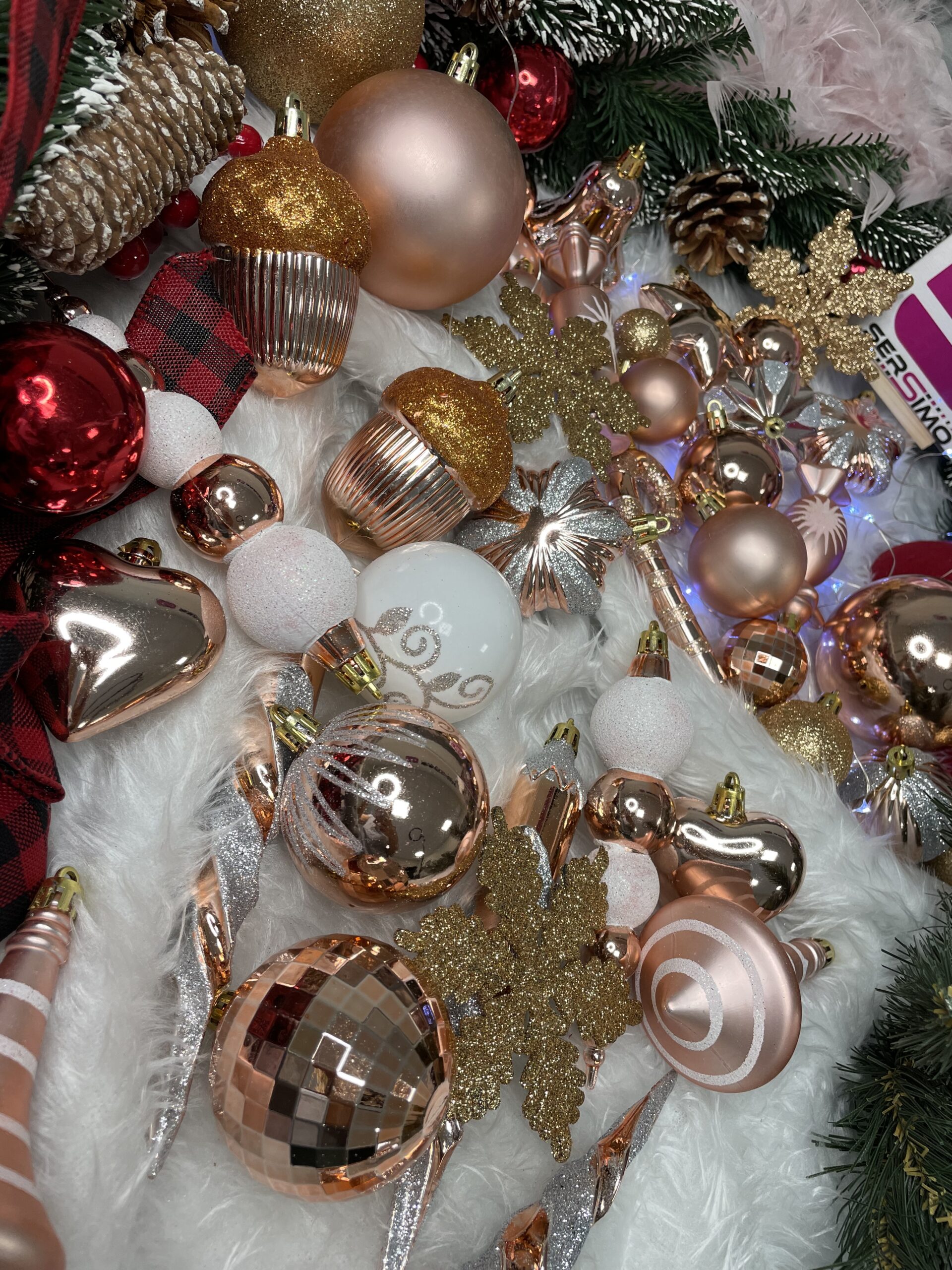 Set globuri si decoratiuni de Craciun, 152 piese, diverse dimensiuni, roz auriu [16]