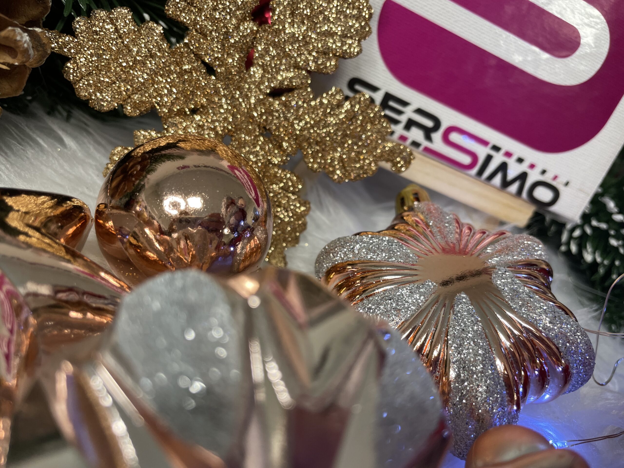 Set globuri si decoratiuni de Craciun, 152 piese, diverse dimensiuni, roz auriu [18]