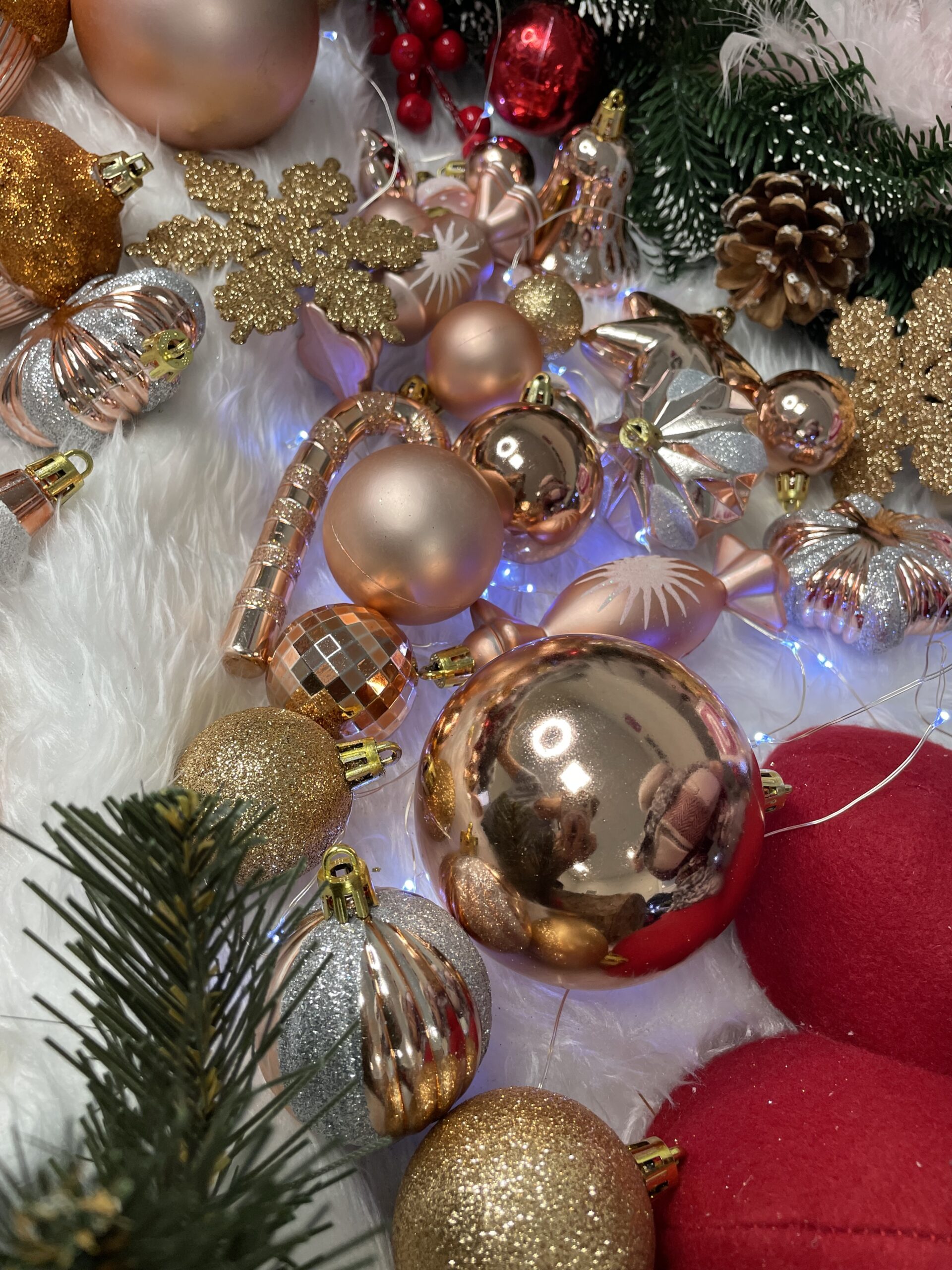 Set globuri si decoratiuni de Craciun, 152 piese, diverse dimensiuni, roz auriu [19]