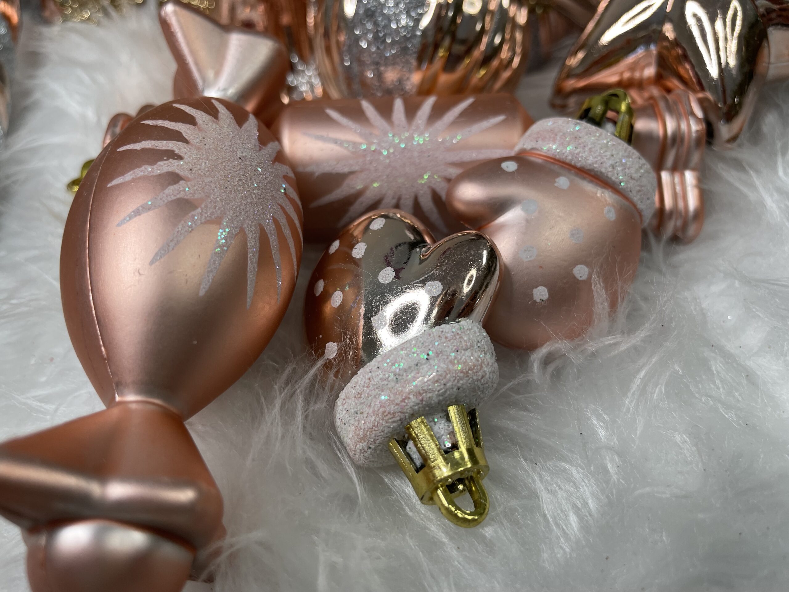 Set globuri si decoratiuni de Craciun, 152 piese, diverse dimensiuni, roz auriu [26]