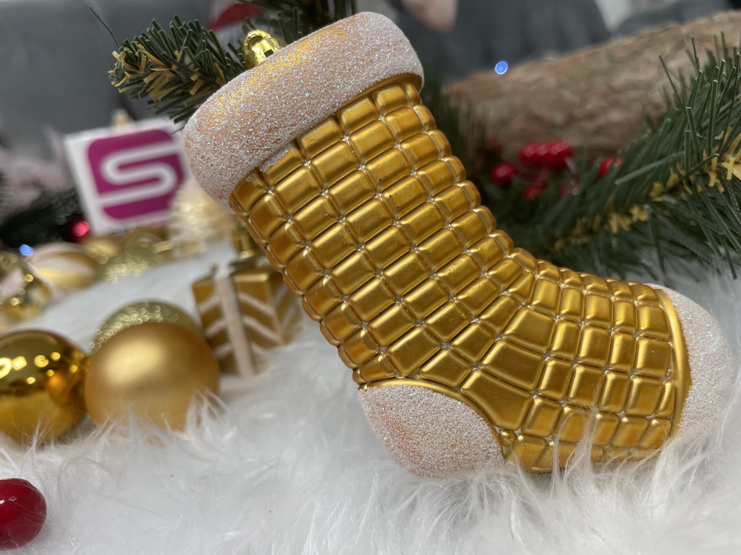 Set globuri si decoratiuni de Craciun, 77 piese, diverse dimensiuni, auriu [18]