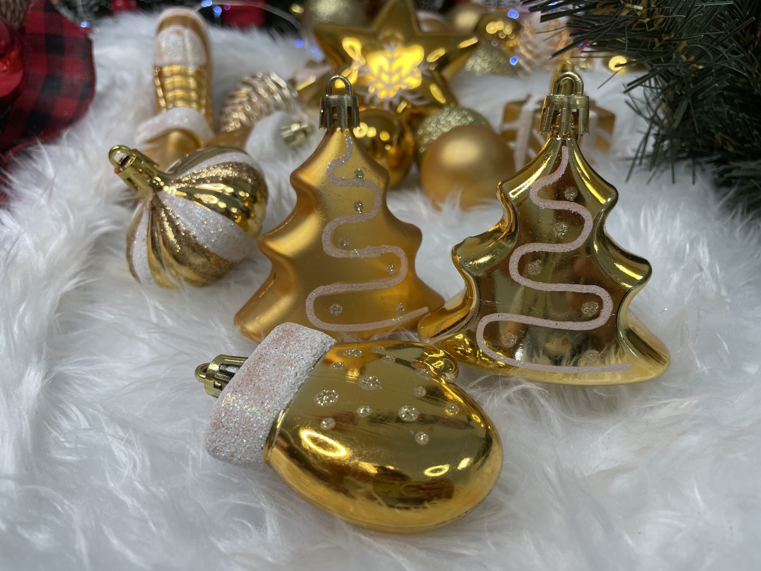 Set globuri si decoratiuni de Craciun, 77 piese, diverse dimensiuni, auriu [21]