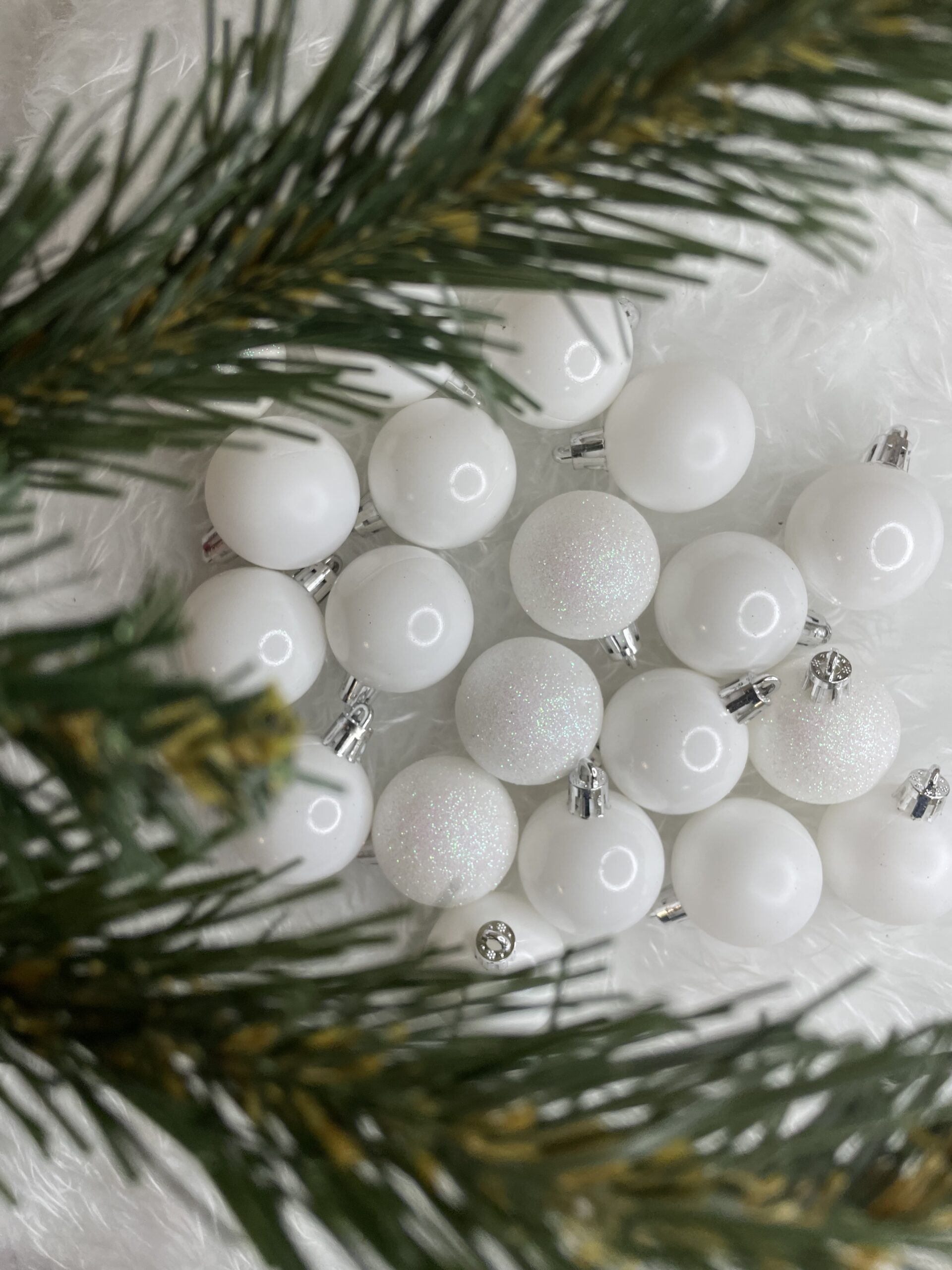 Set globuri de Craciun, 20 bucati, 3 modele, 4cm, alb [14]