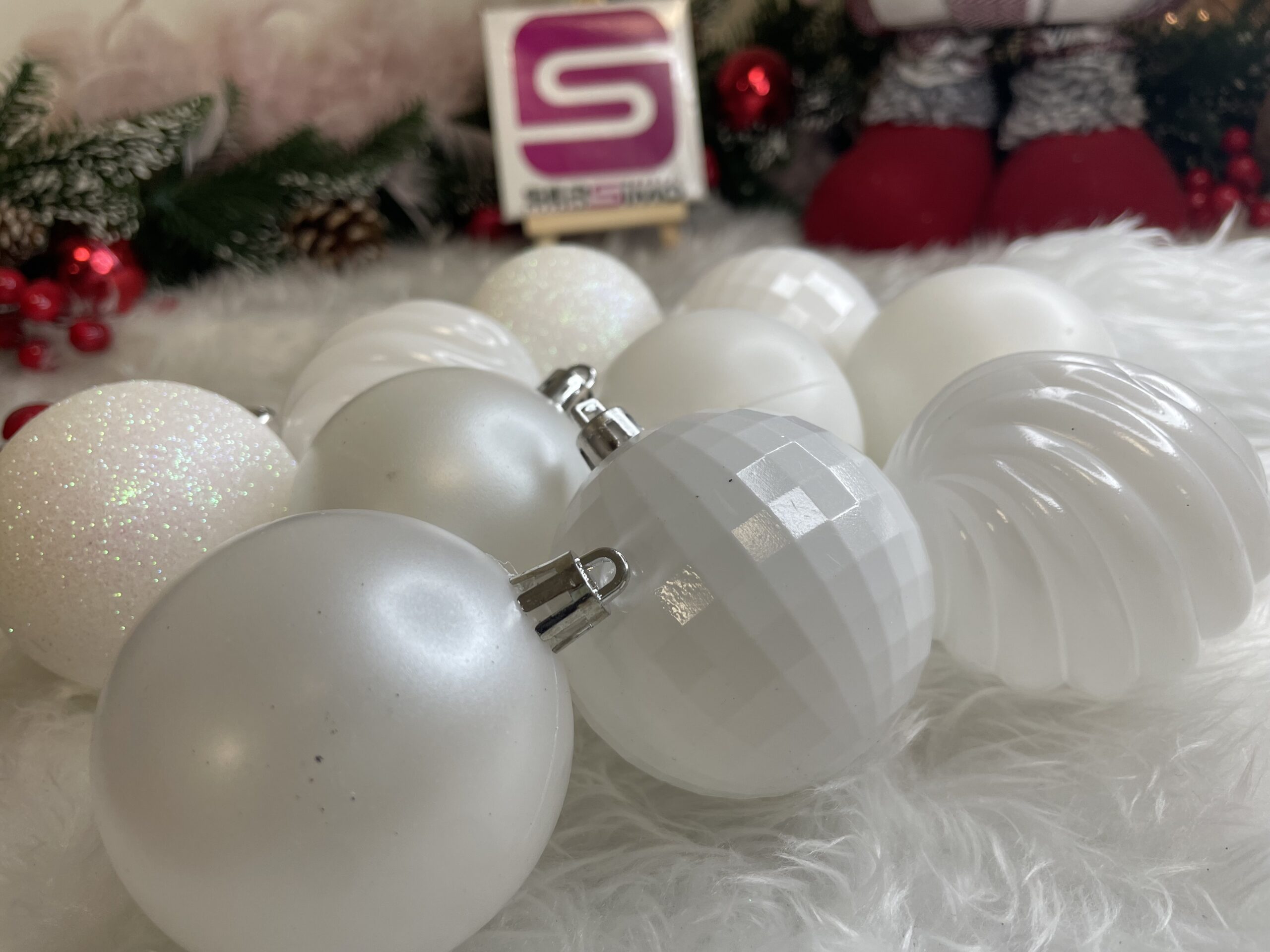 Set globuri de Craciun, 20 bucati, 5 modele, 6cm, alb [16]