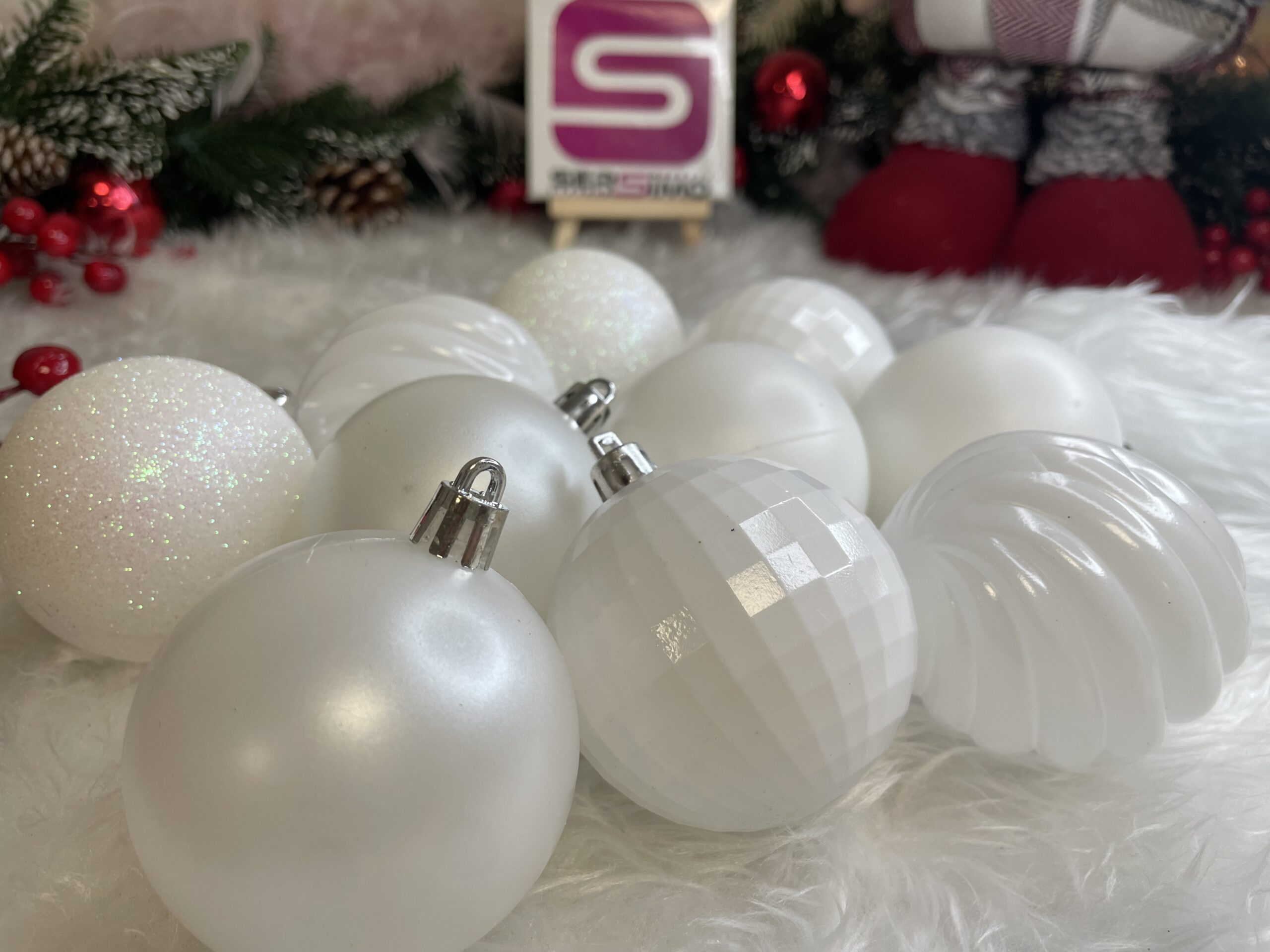 Set globuri de Craciun, 20 bucati, 5 modele, 6cm, alb [17]