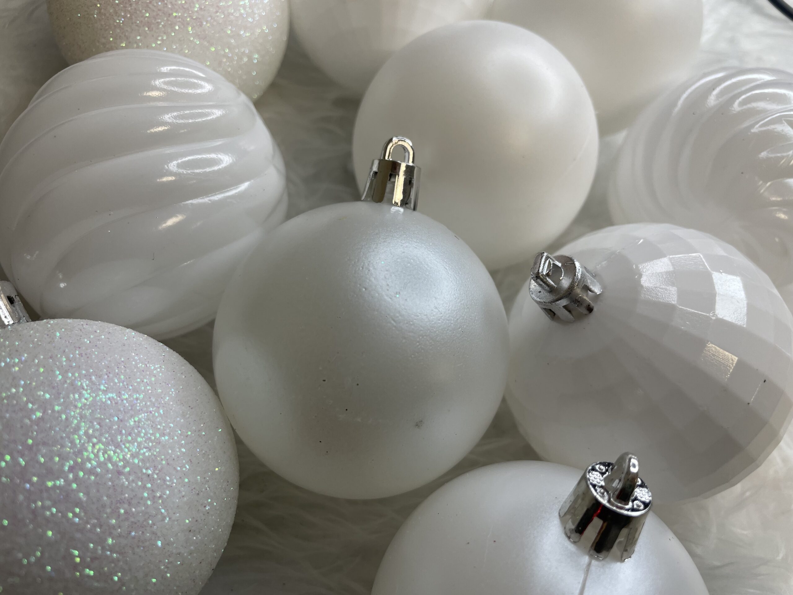 Set globuri de Craciun, 20 bucati, 5 modele, 6cm, alb [20]