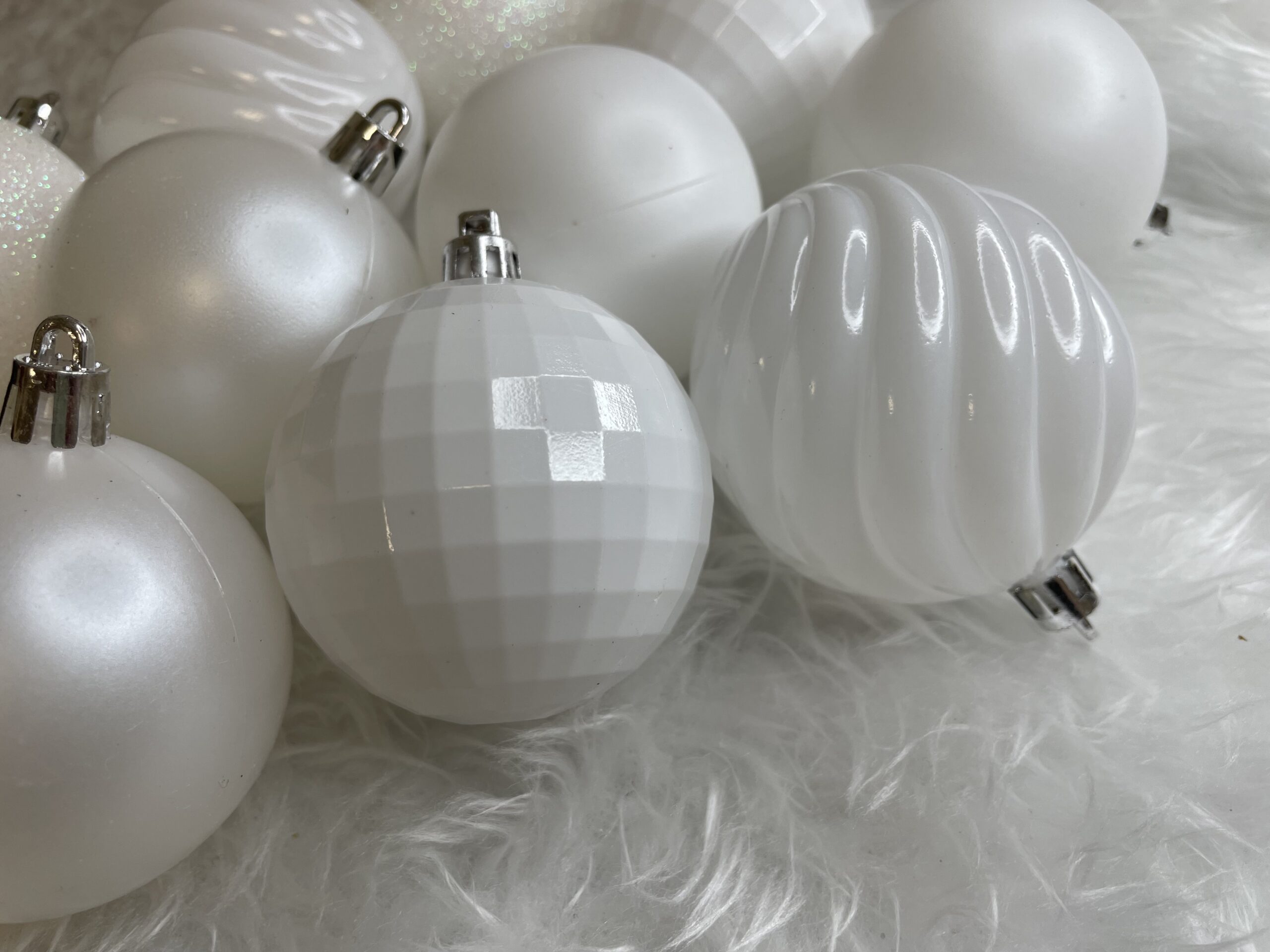 Set globuri de Craciun, 20 bucati, 5 modele, 6cm, alb [22]