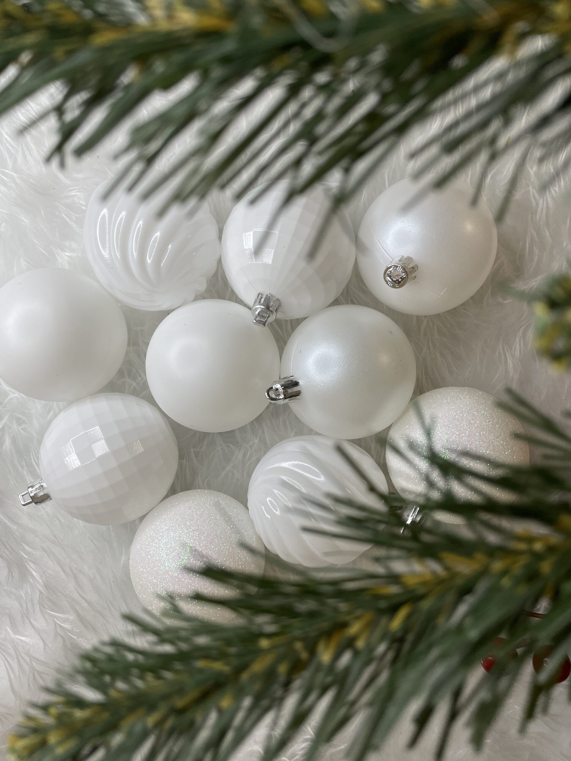 Set globuri de Craciun, 20 bucati, 5 modele, 6cm, alb [23]
