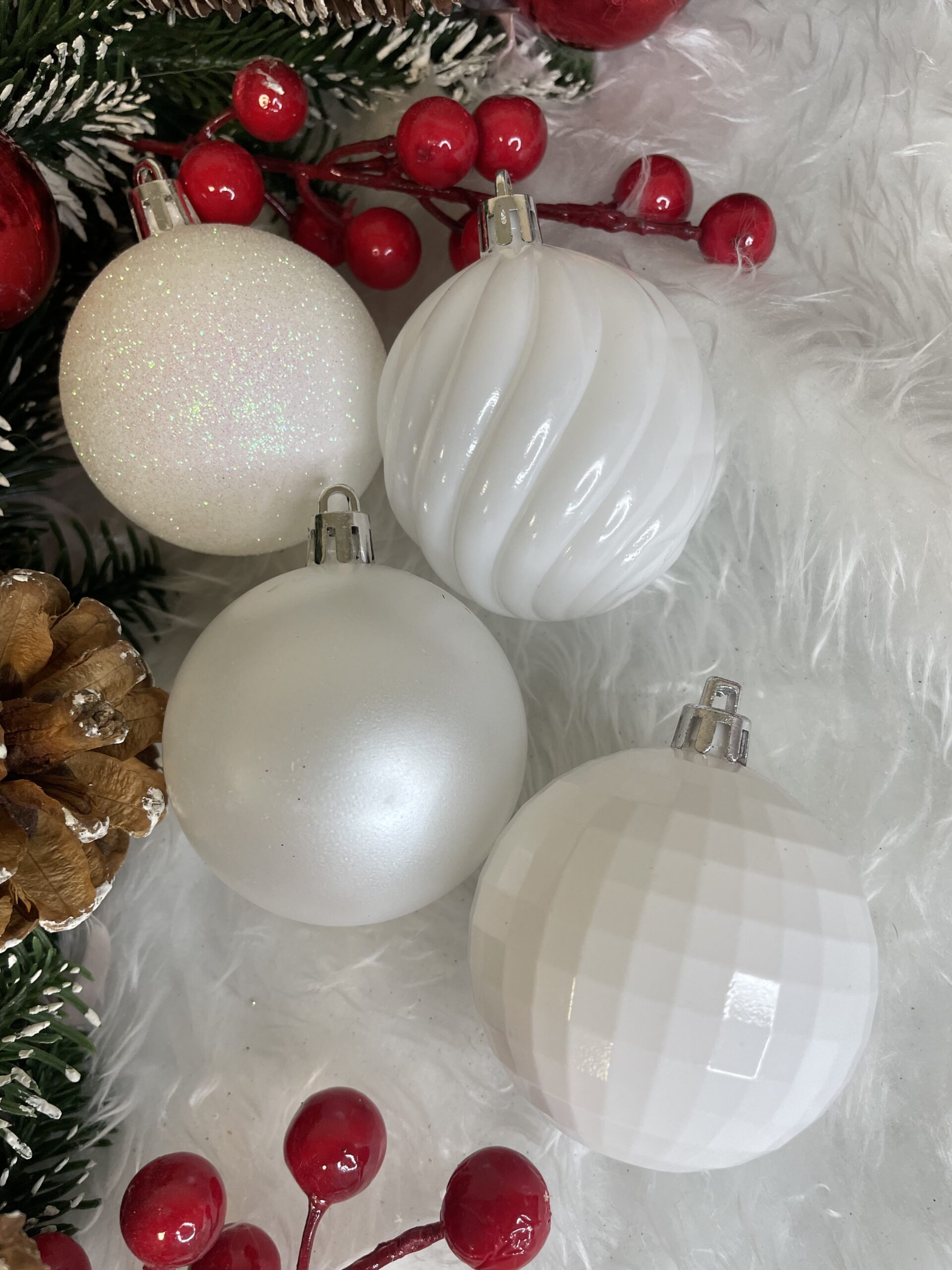 Set globuri de Craciun, 20 bucati, 5 modele, 6cm, alb [26]