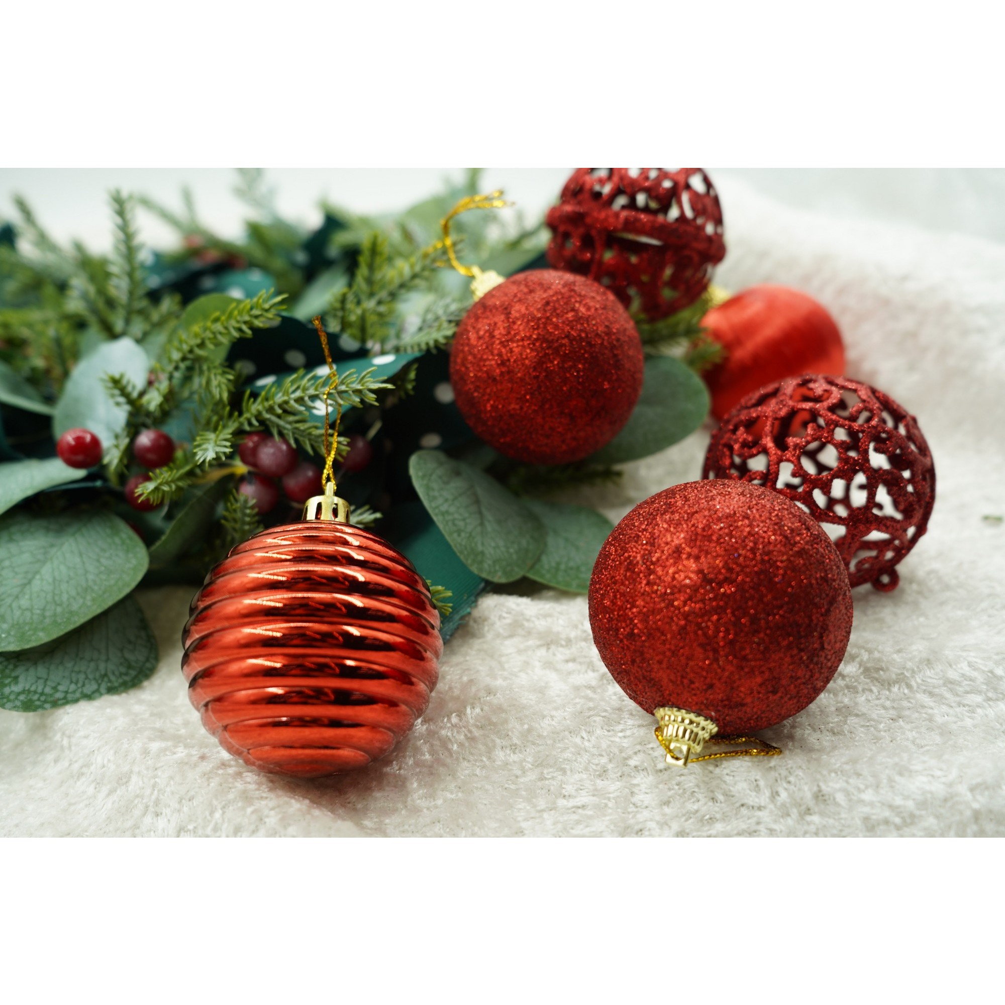Set de 12 ornamente de brad, , de tip Glob, Rosu, din polistiren, cu finisaj sclipitor , cutie 6 cm adancime x 23 cm lungime x 18 cm inaltime [4]