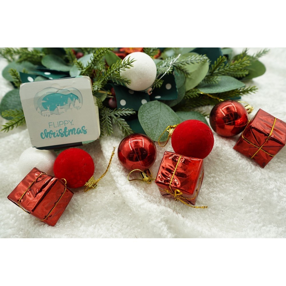 Set de 35 ornamente de brad, , de tip Glob, Alb/ Rosu, din polistiren, cu finisaj sclipitor , cutie 11 cm adancime x 19 cm inaltime x 11 cm lungime) [7]