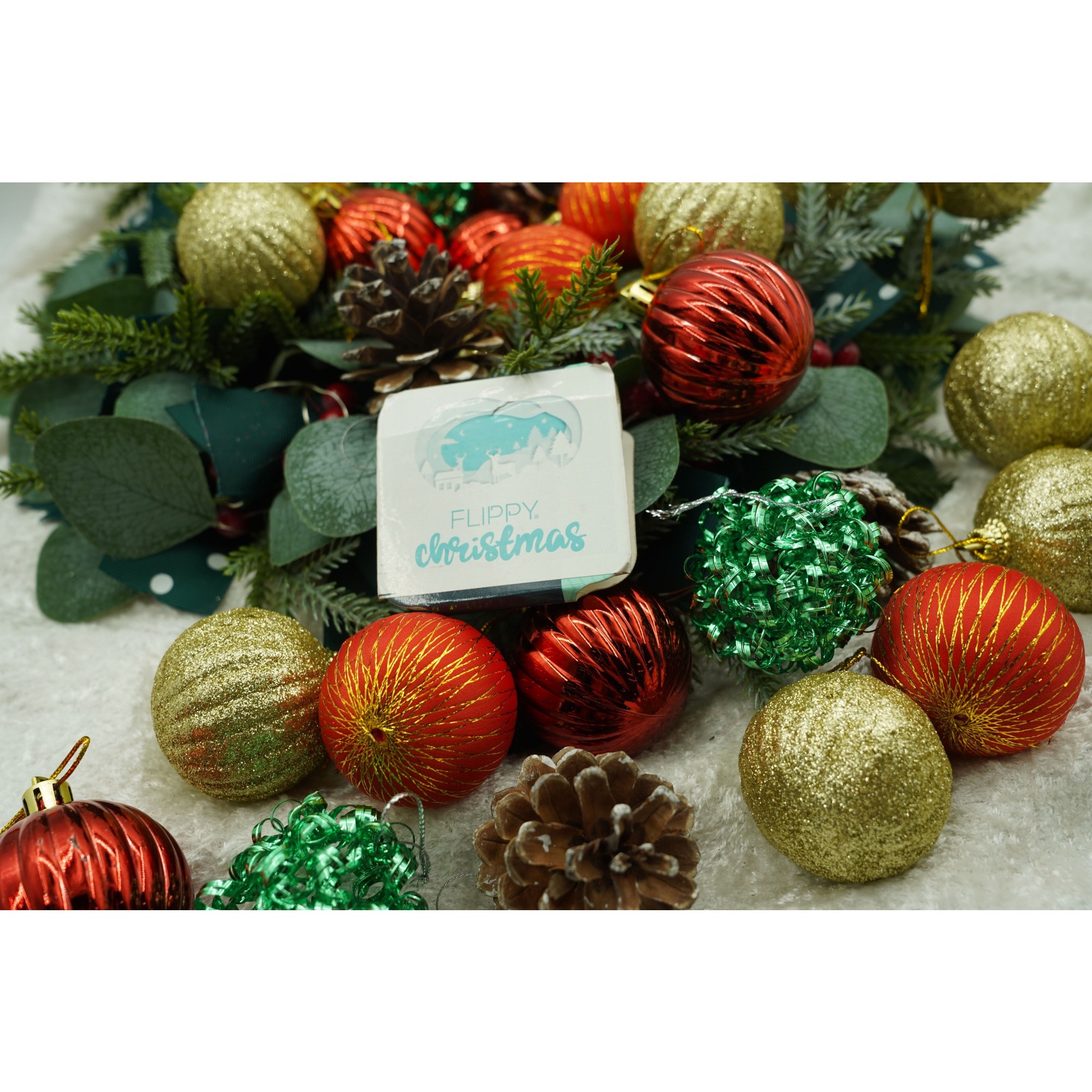 Set de 35 ornamente de brad, , de tip Glob, Multicolor, din polistiren, cu finisaj sclipitor , cutie 14 cm adancime x 23 cm inaltime x 14 cm lungime) [3]