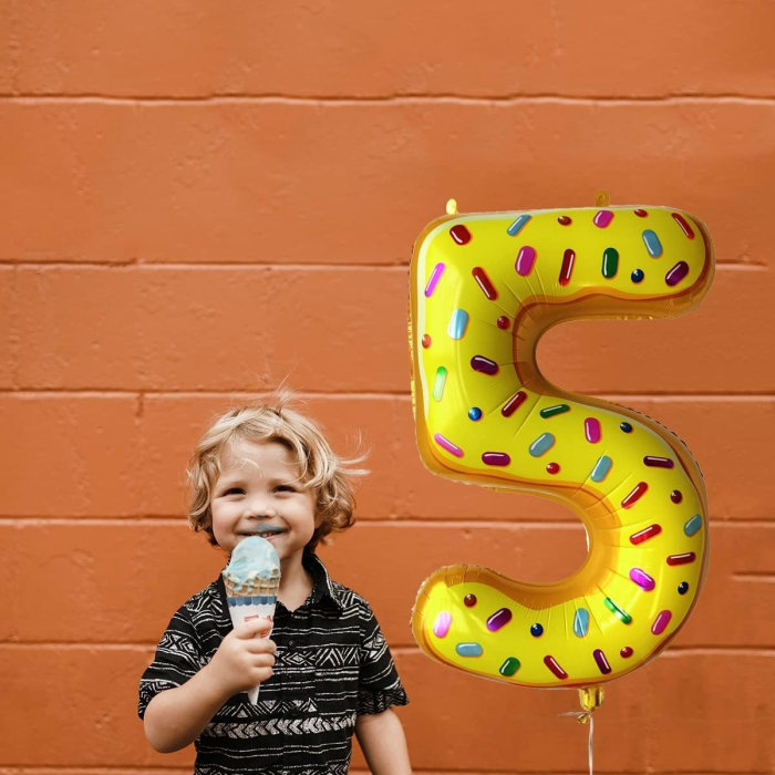 Balon din Folie Metalizata , Figurina Cifra, Imprimeu Gogosi, Tema Aniversare 100 cm, Ambalaj Individual, Pai inclus, Umflare cu Aer sau Heliu, Multicolor, Cifra 5 [5]