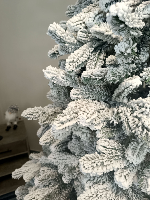 Brad artificial Christmas Deluxe by Sersimo, Kovalivska nins, 3D, 210cm [10]